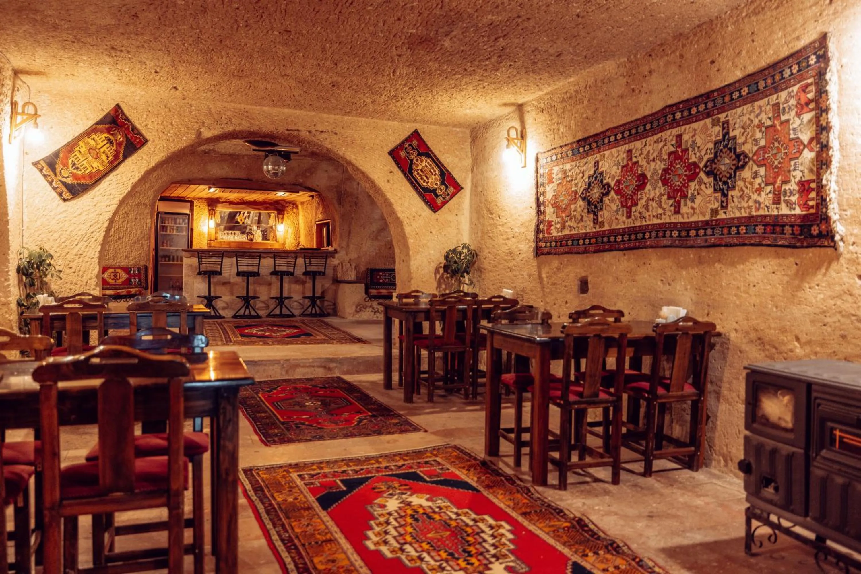 Restaurant/places to eat in Melis Cave Hotel