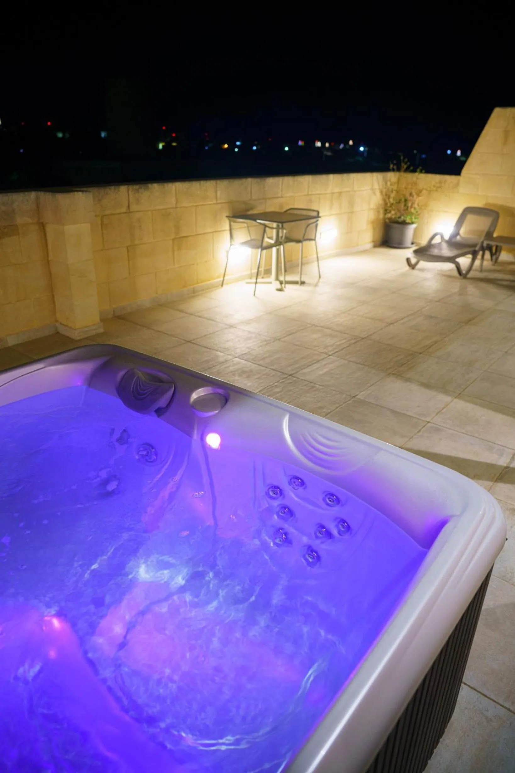 Hot Tub in Villa dei Venti