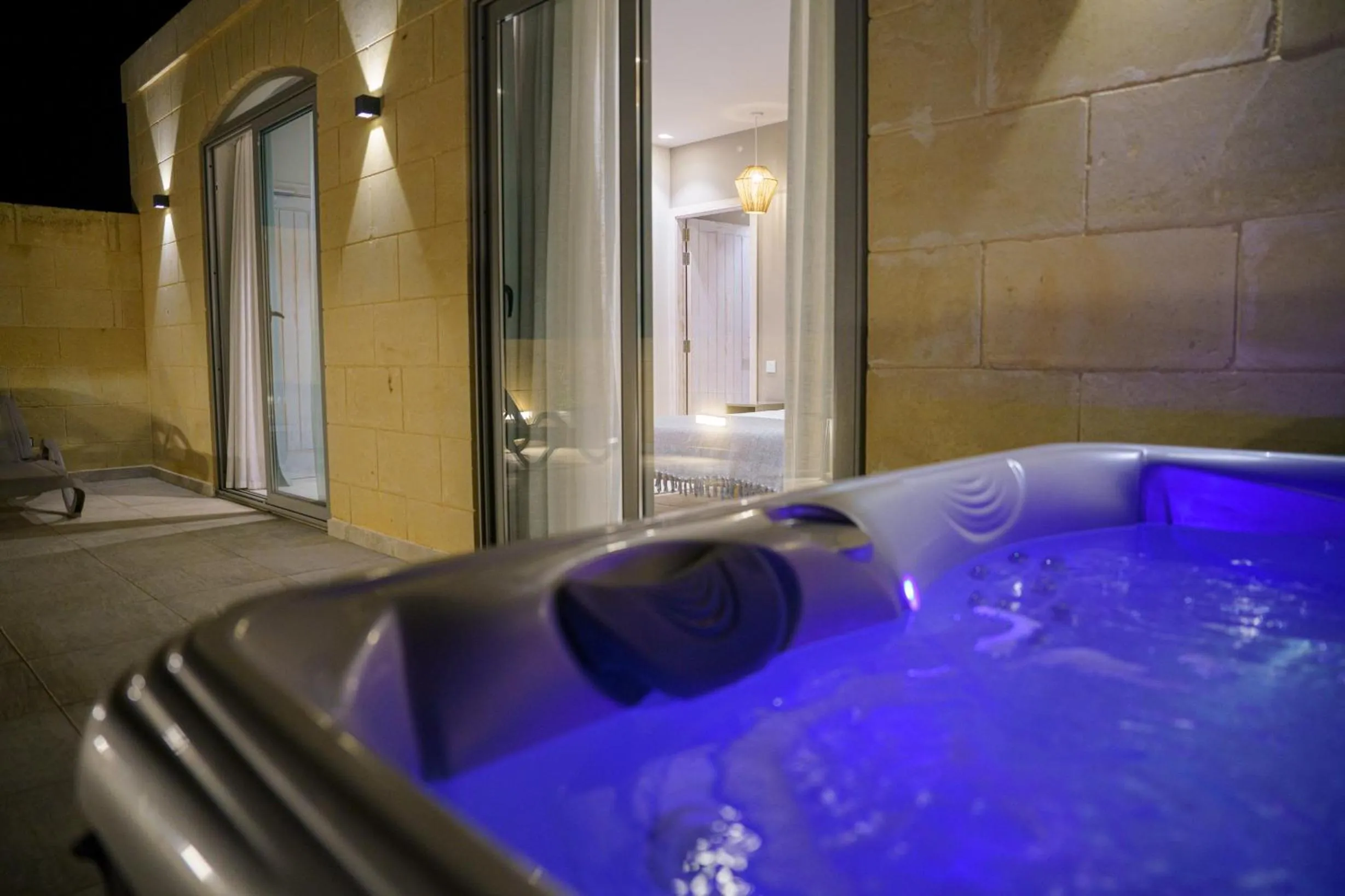 Hot Tub in Villa dei Venti