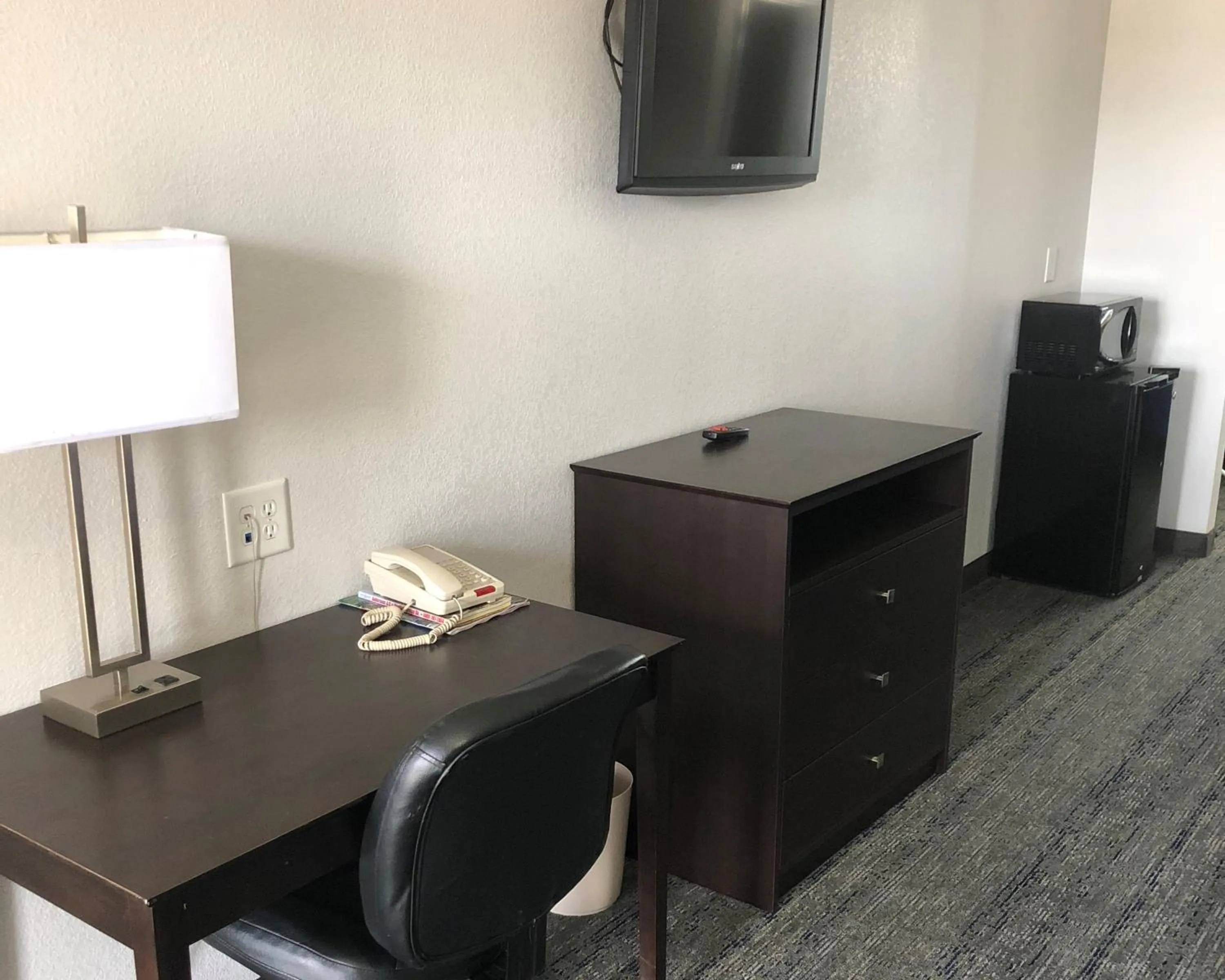 Photo of the whole room in Executive Inn and Suites Joaquin