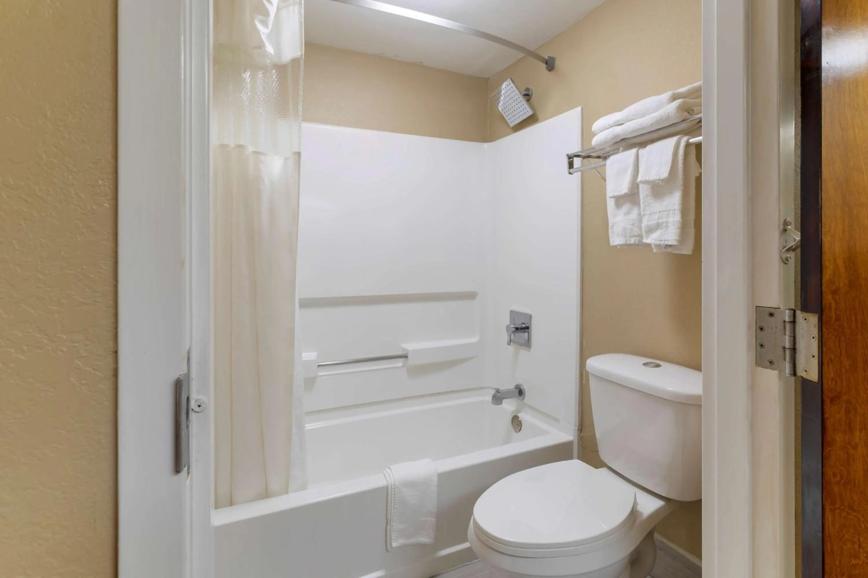 Photo of the whole room in SureStay Hotel by Best Western Lenoir City