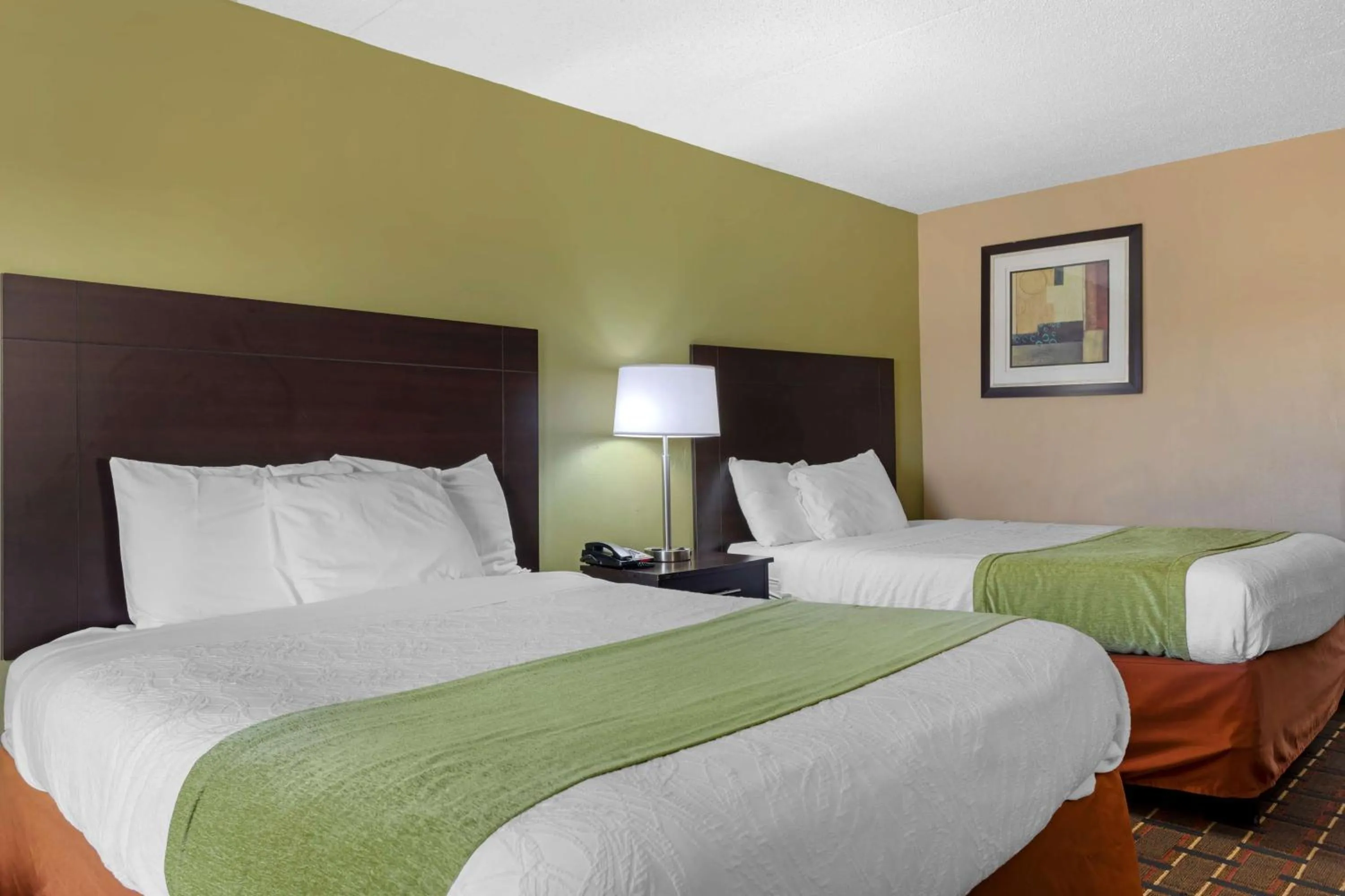 Photo of the whole room, Bed in SureStay Hotel by Best Western Lenoir City