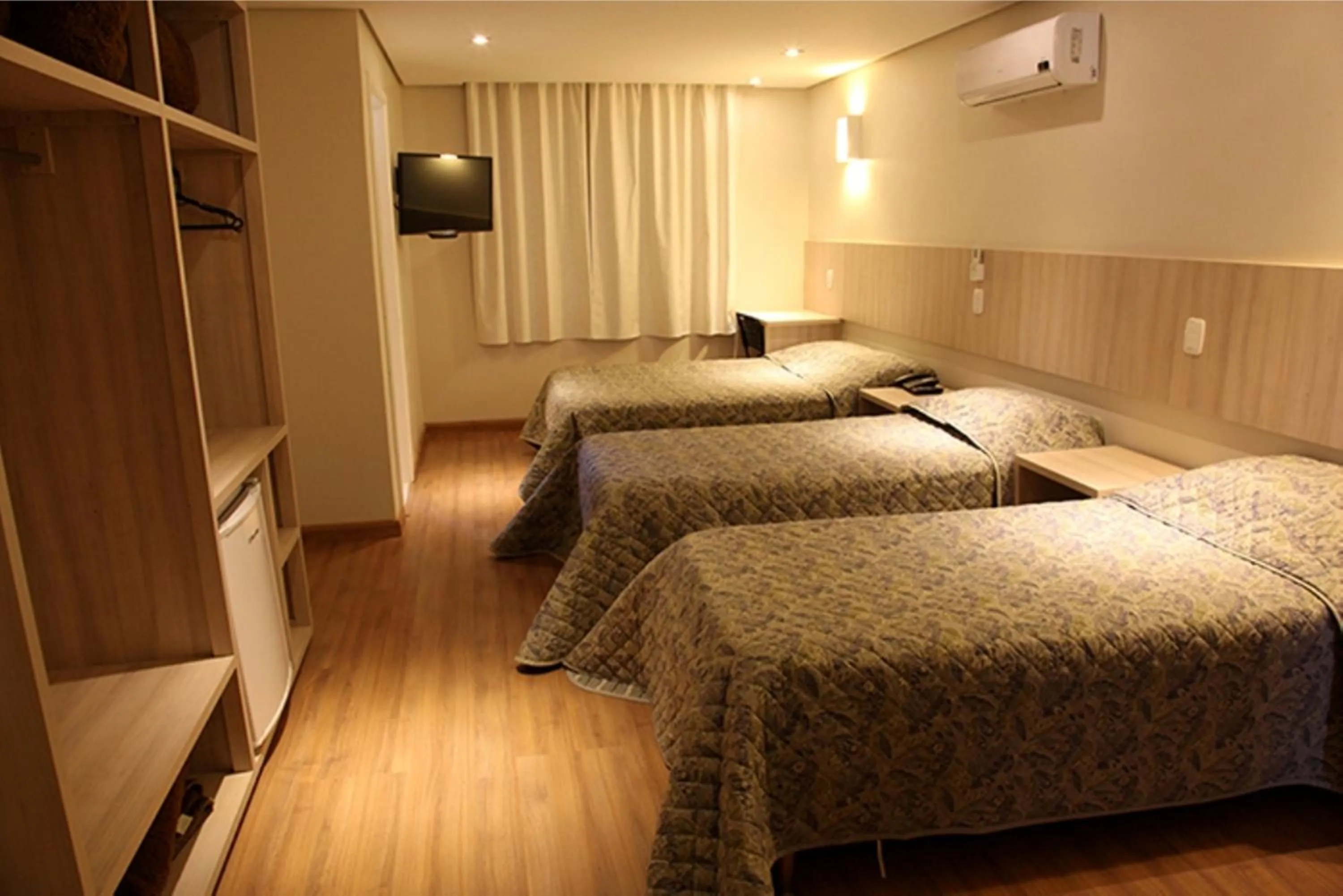 Photo of the whole room, Bed in Golden Hotel - O MAIS CENTRAL - Pet Friendly