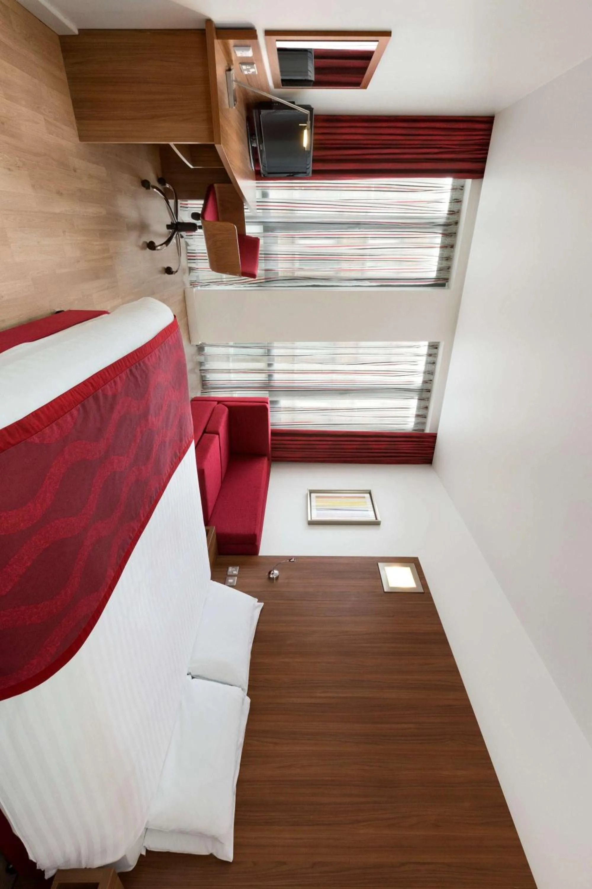 Photo of the whole room, Bed in Ramada Encore Leicester City Centre