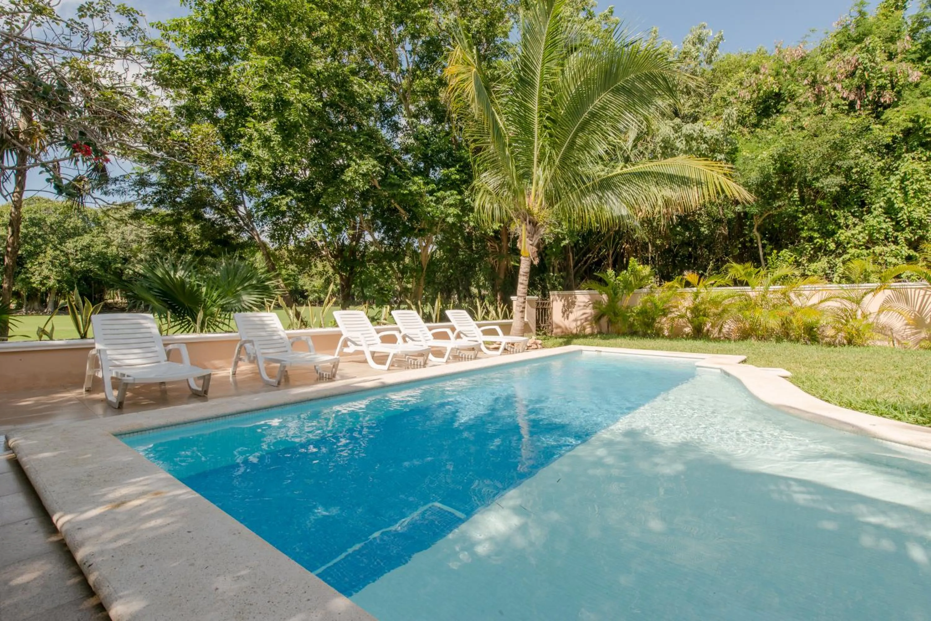 Swimming pool in Villas Picalu Studios & Suites