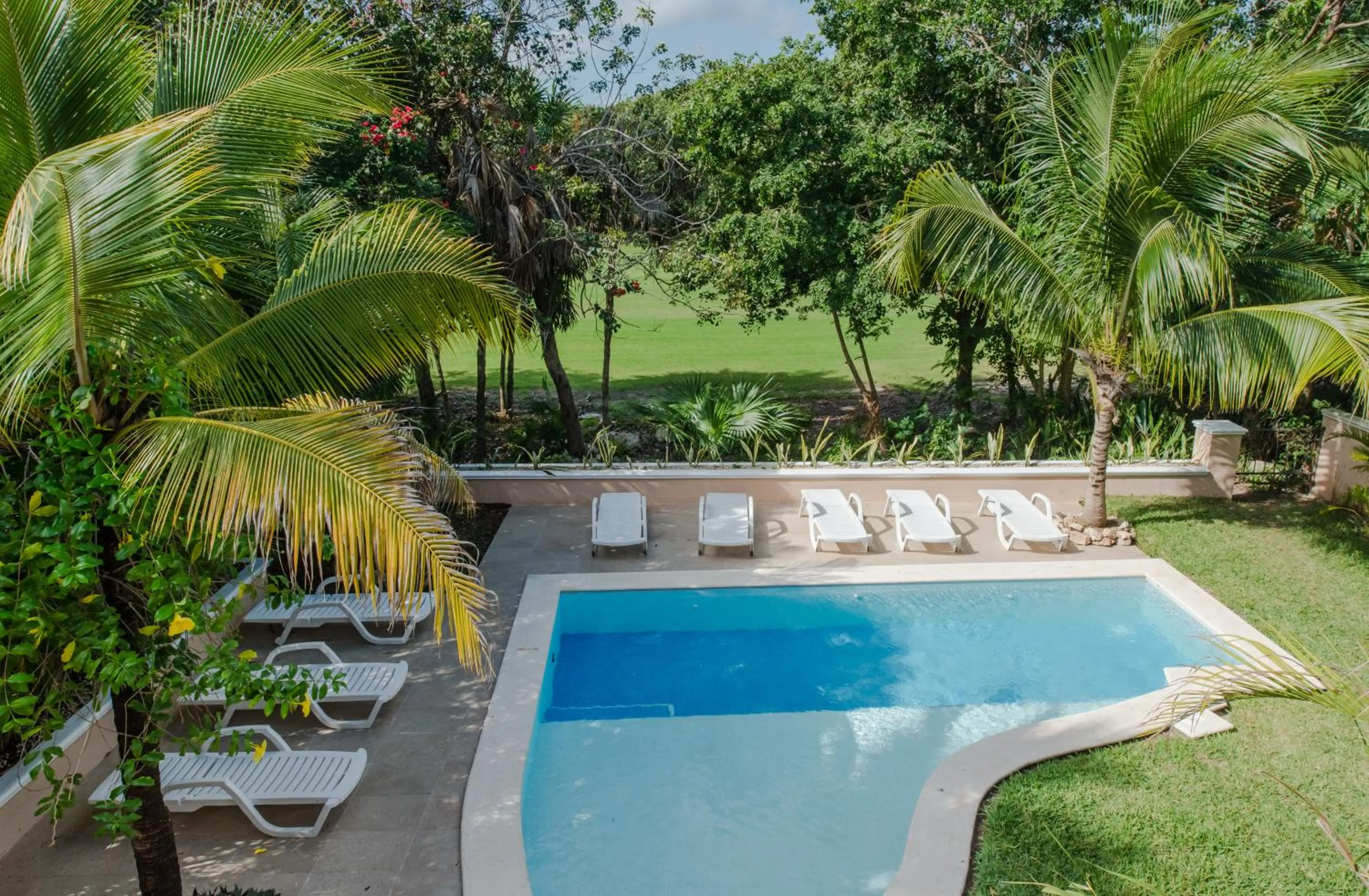 Swimming pool in Villas Picalu Studios & Suites