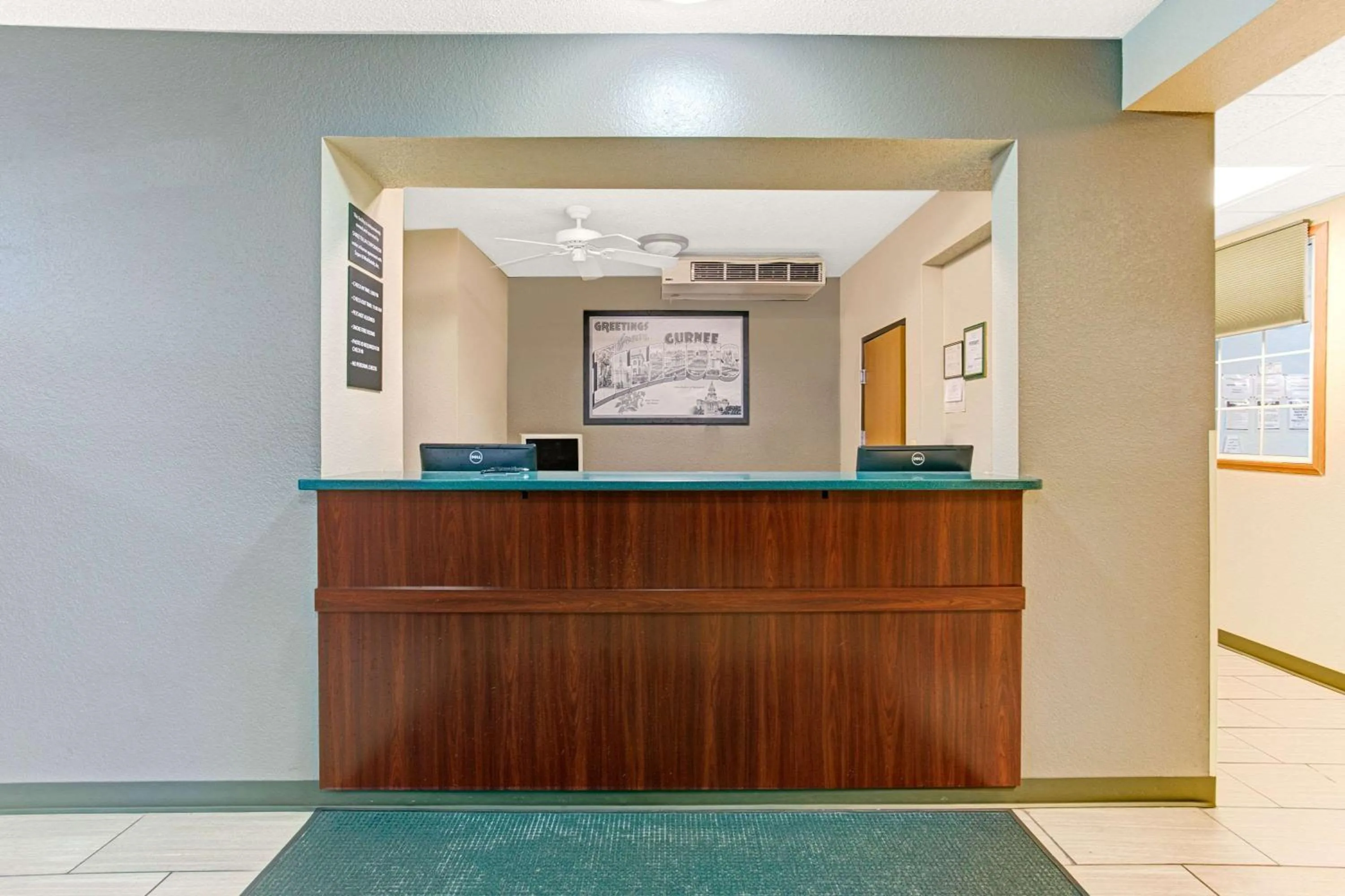 Lobby or reception in Super 8 by Wyndham Gurnee