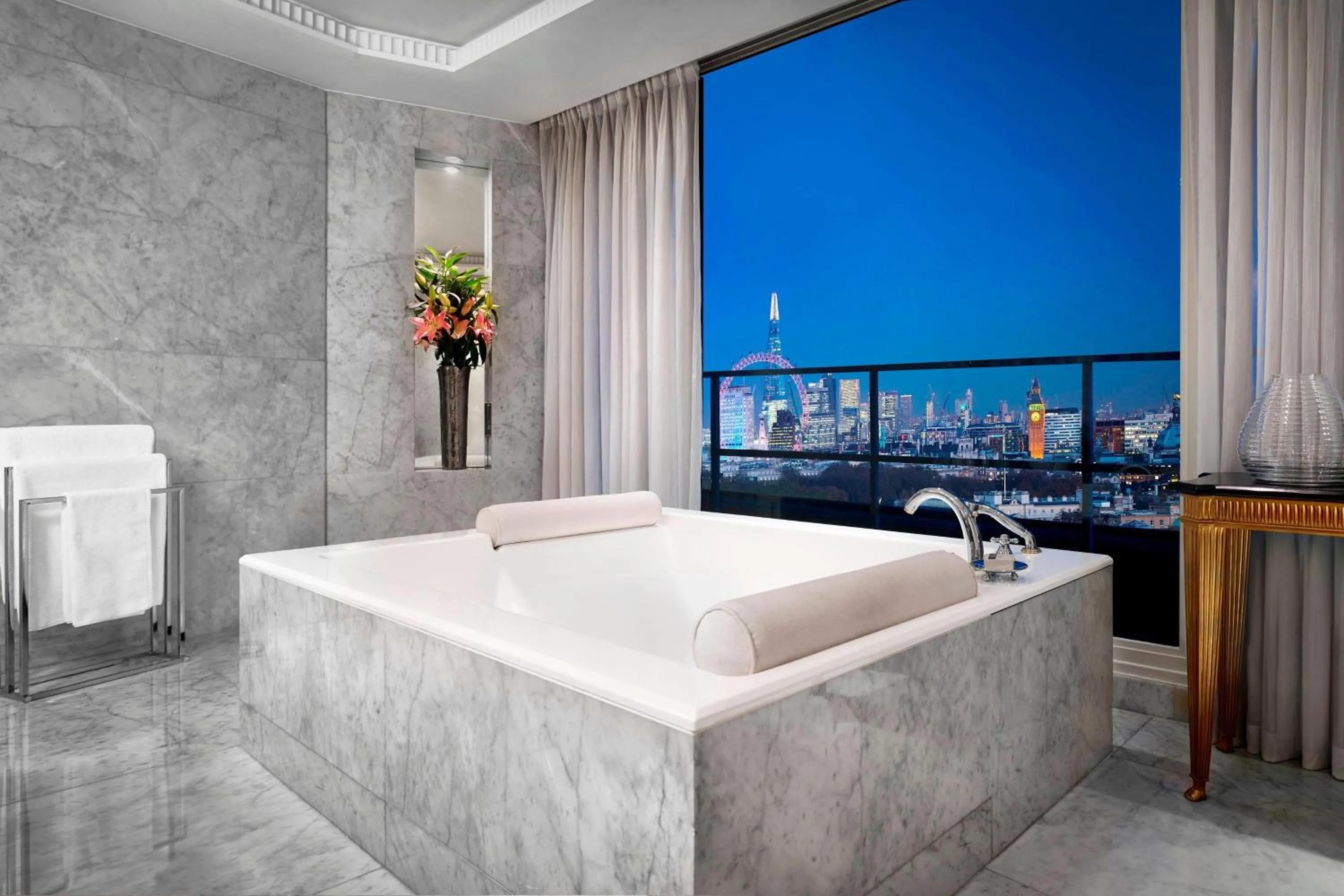 Bathroom in The Park Tower Knightsbridge, a Luxury Collection Hotel, London