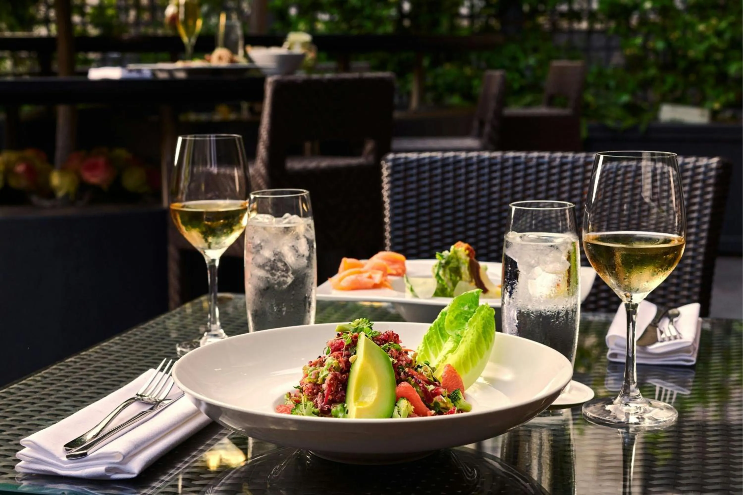 Lounge or bar in The Park Tower Knightsbridge, a Luxury Collection Hotel, London