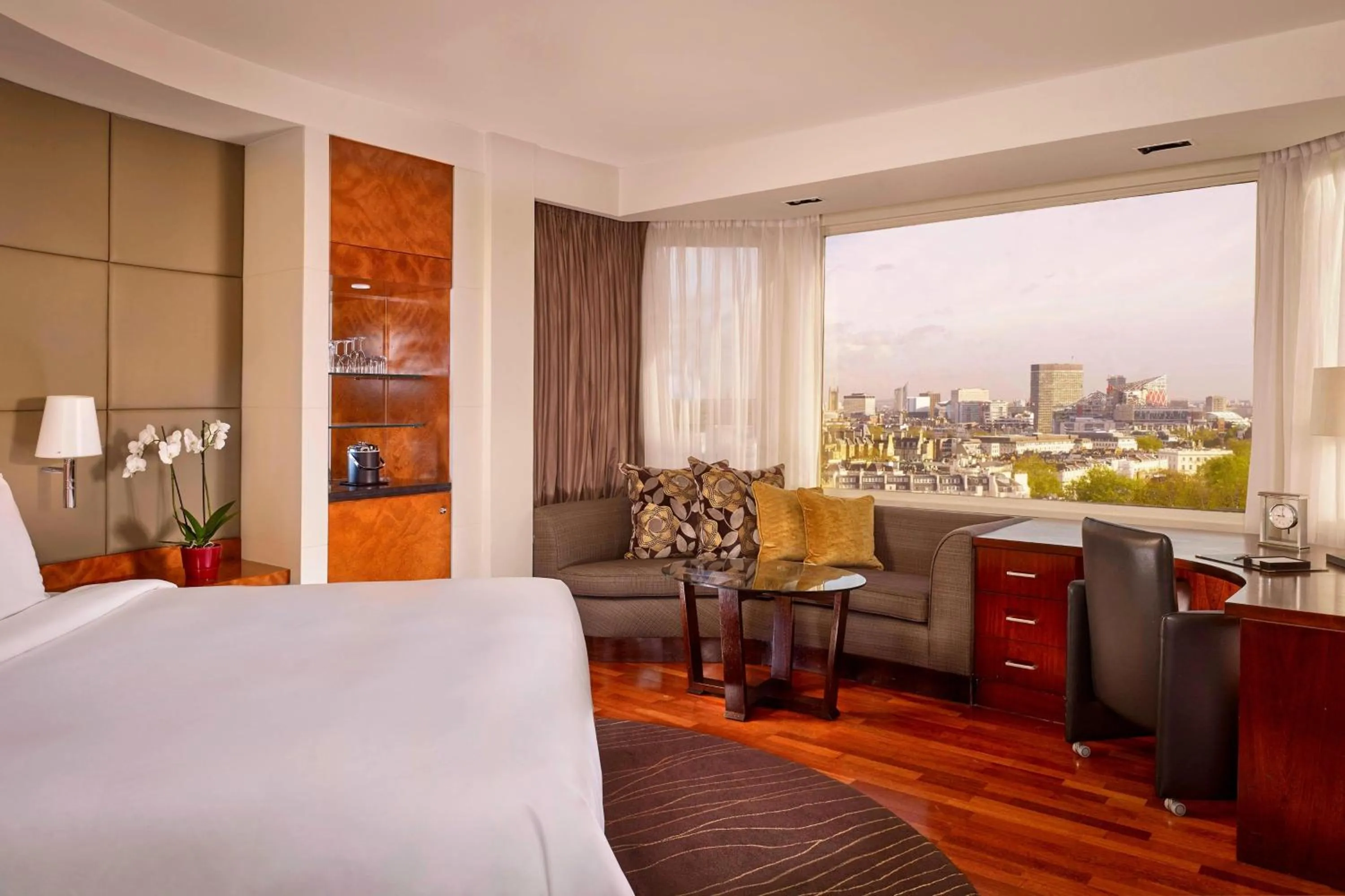 Photo of the whole room, Bed in The Park Tower Knightsbridge, a Luxury Collection Hotel, London