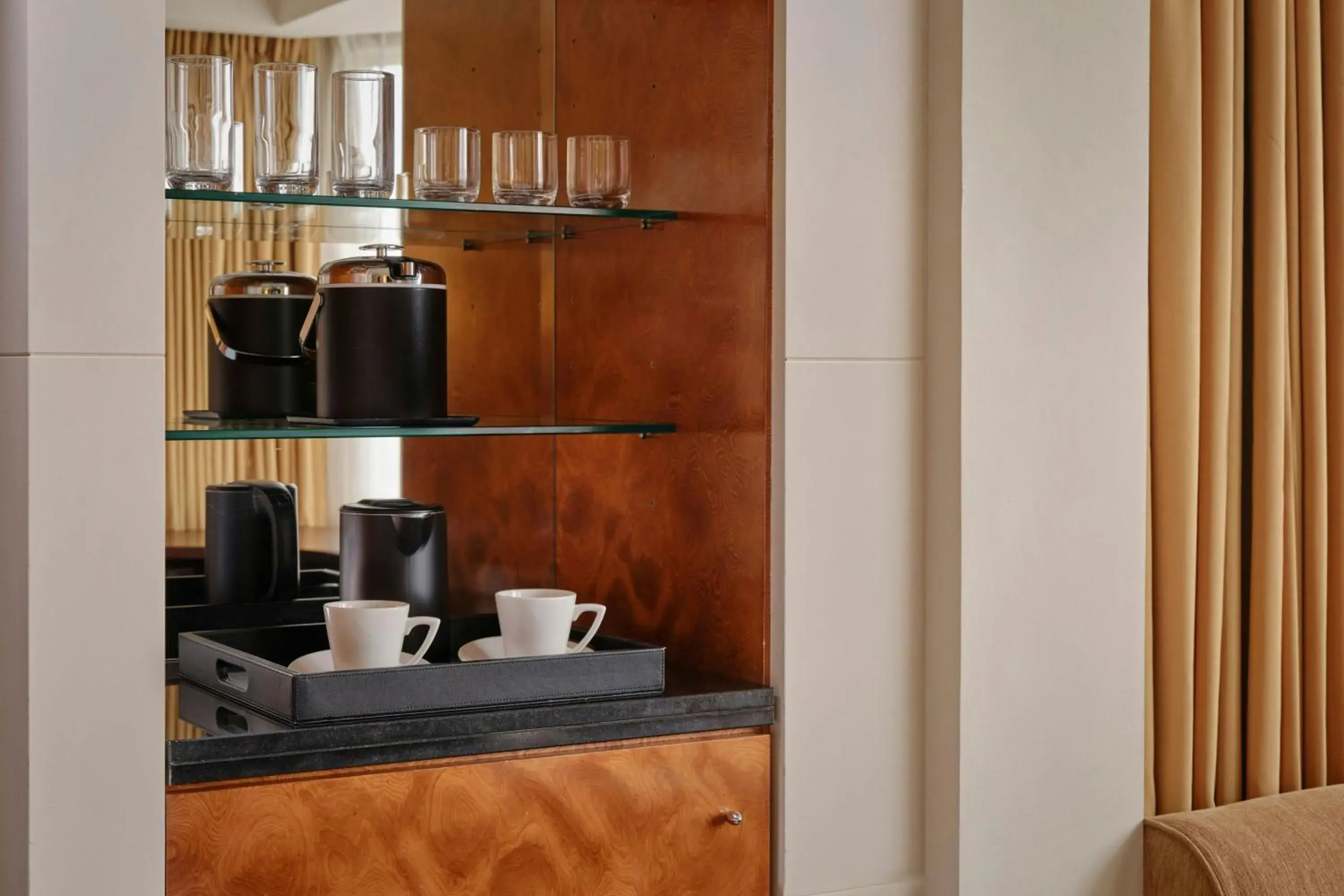 Executive room, Guest room, 2 Twin/Single Bed(s), City view in The Park Tower Knightsbridge, a Luxury Collection Hotel, London Executive room, Guest room, 2 Twin/Single Bed(s), City view in The Park Tower Knightsbridge, a Luxury Collection Hotel, London