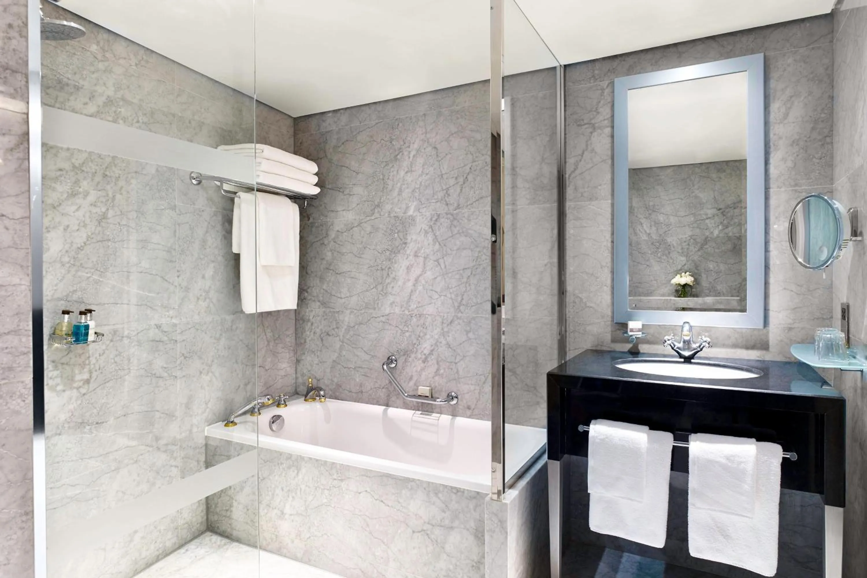 Bathroom in The Park Tower Knightsbridge, a Luxury Collection Hotel, London