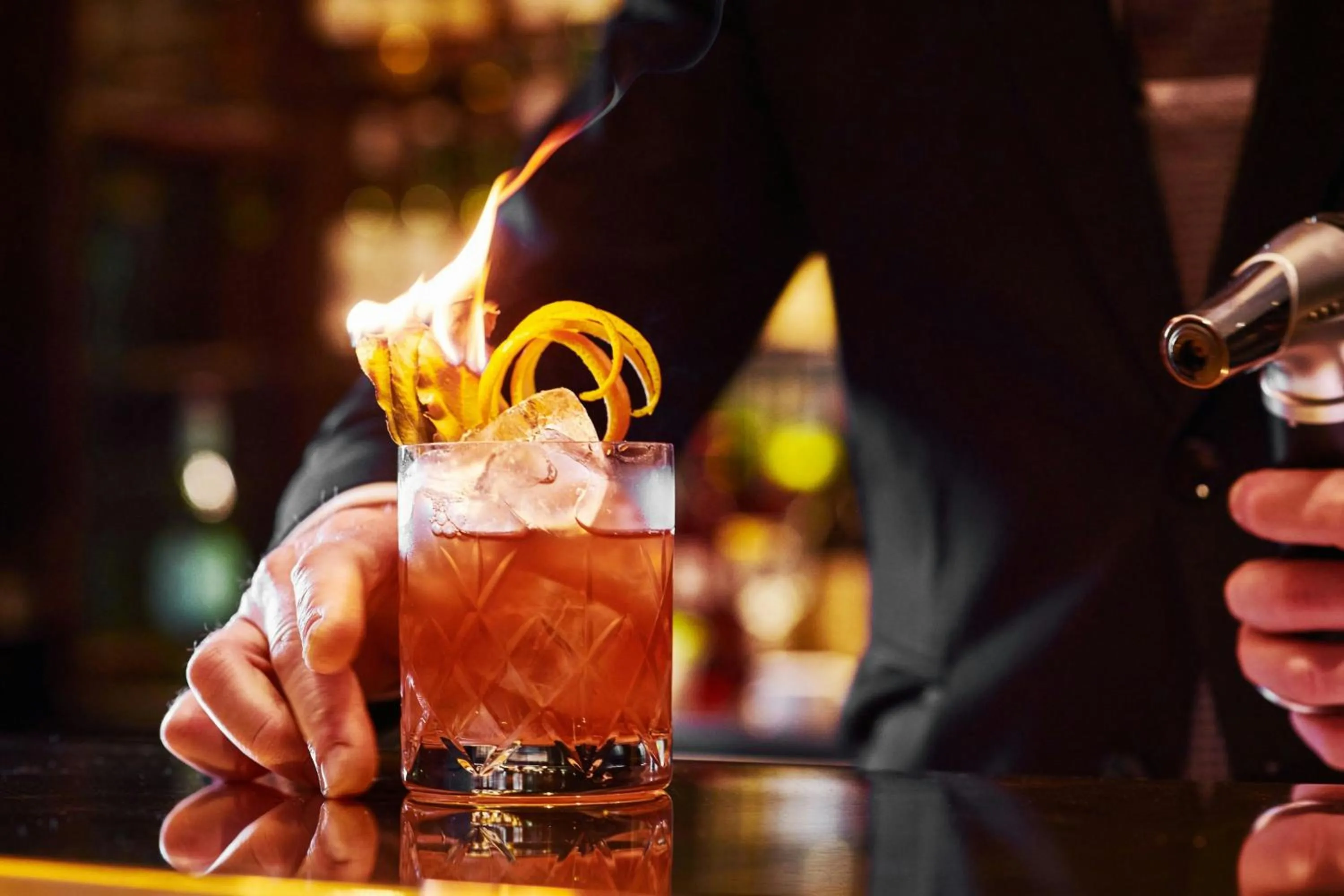 Lounge or bar in The Park Tower Knightsbridge, a Luxury Collection Hotel, London