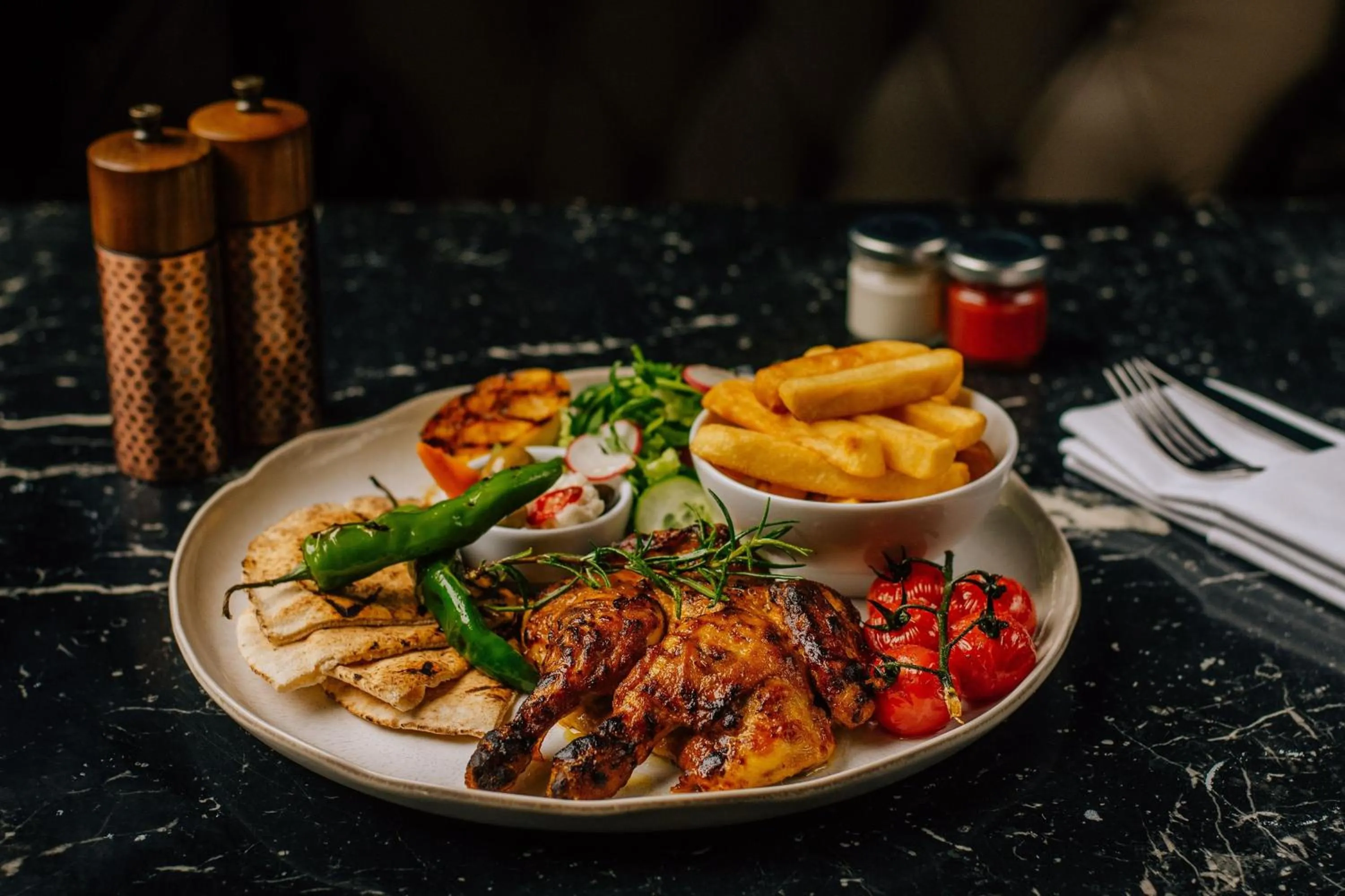 Lounge or bar in The Park Tower Knightsbridge, a Luxury Collection Hotel, London