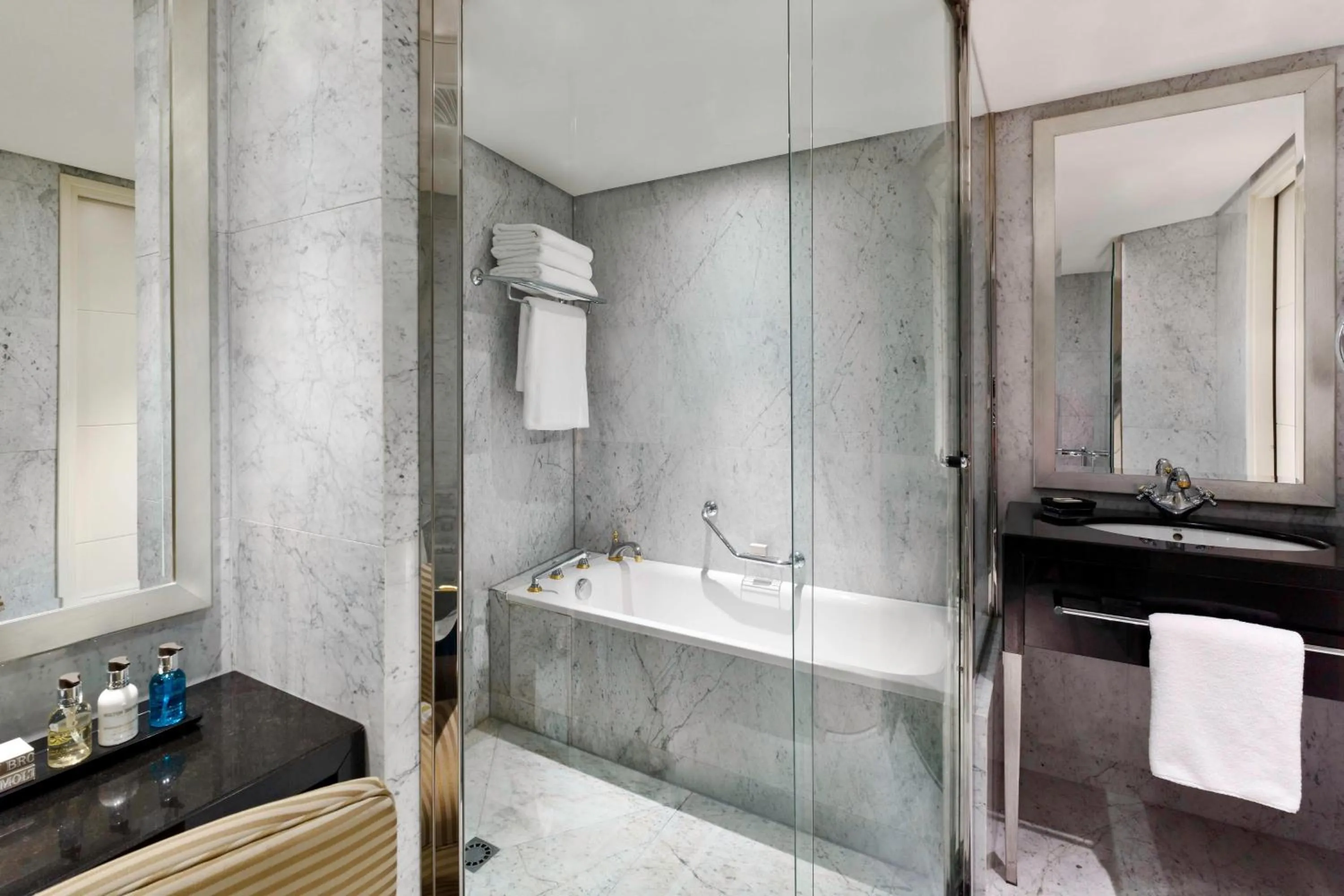 Bathroom in The Park Tower Knightsbridge, a Luxury Collection Hotel, London