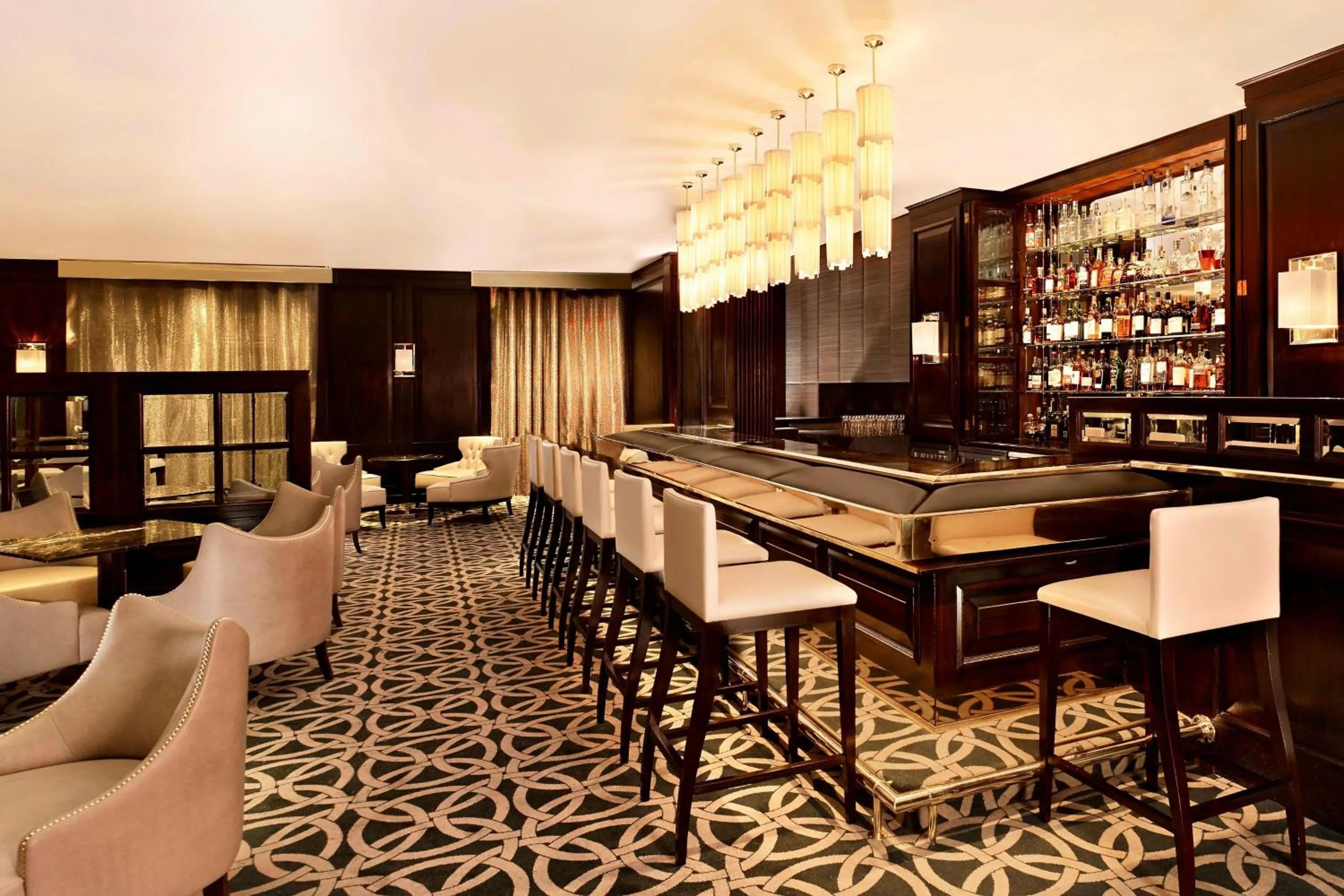 Lounge or bar in The Park Tower Knightsbridge, a Luxury Collection Hotel, London