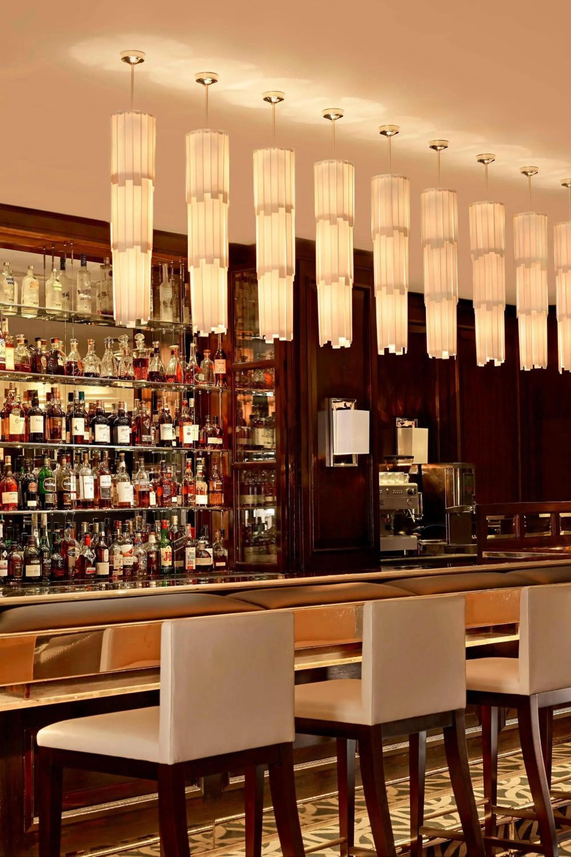 Lounge or bar in The Park Tower Knightsbridge, a Luxury Collection Hotel, London
