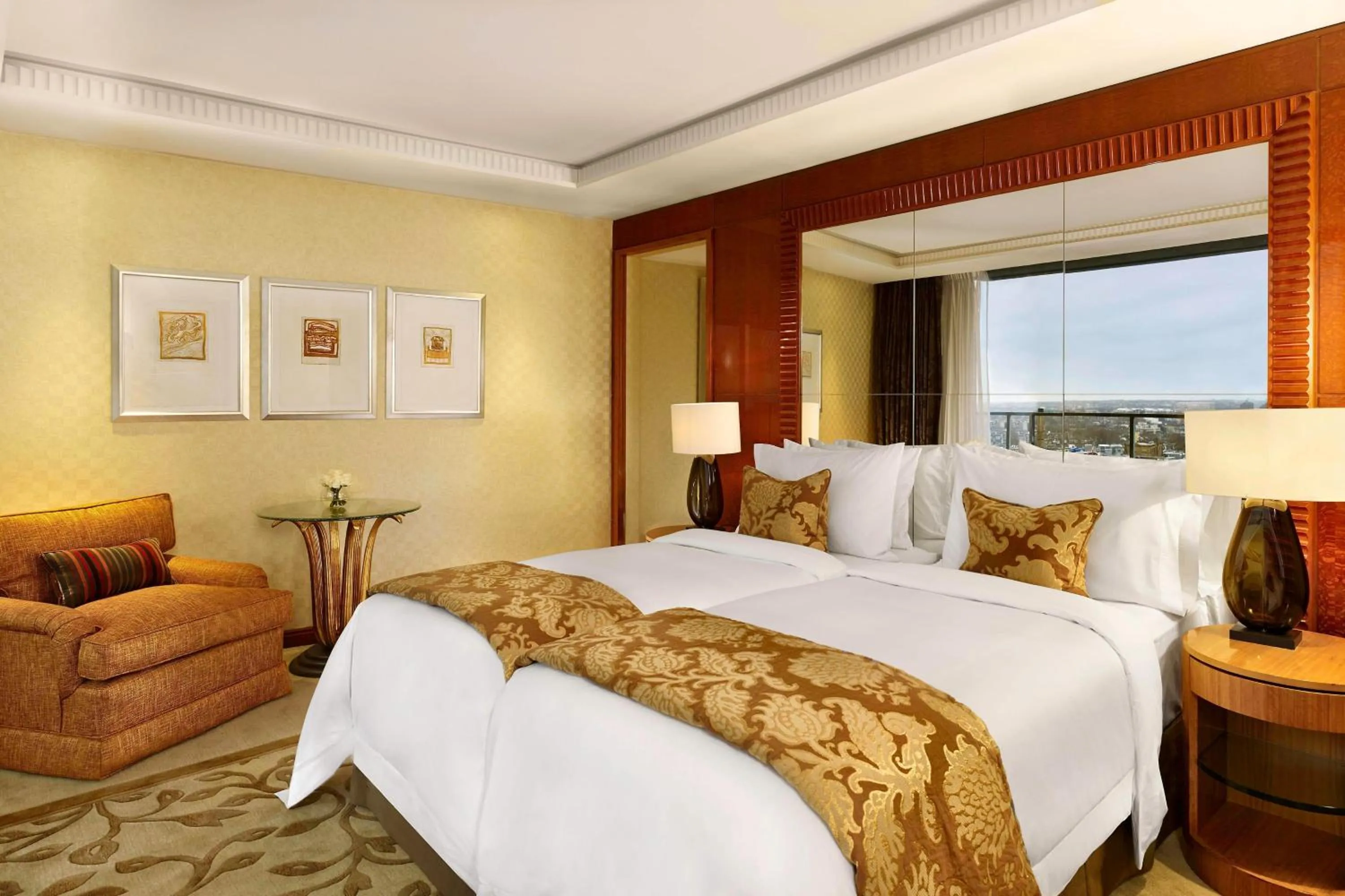 Bedroom, Bed in The Park Tower Knightsbridge, a Luxury Collection Hotel, London