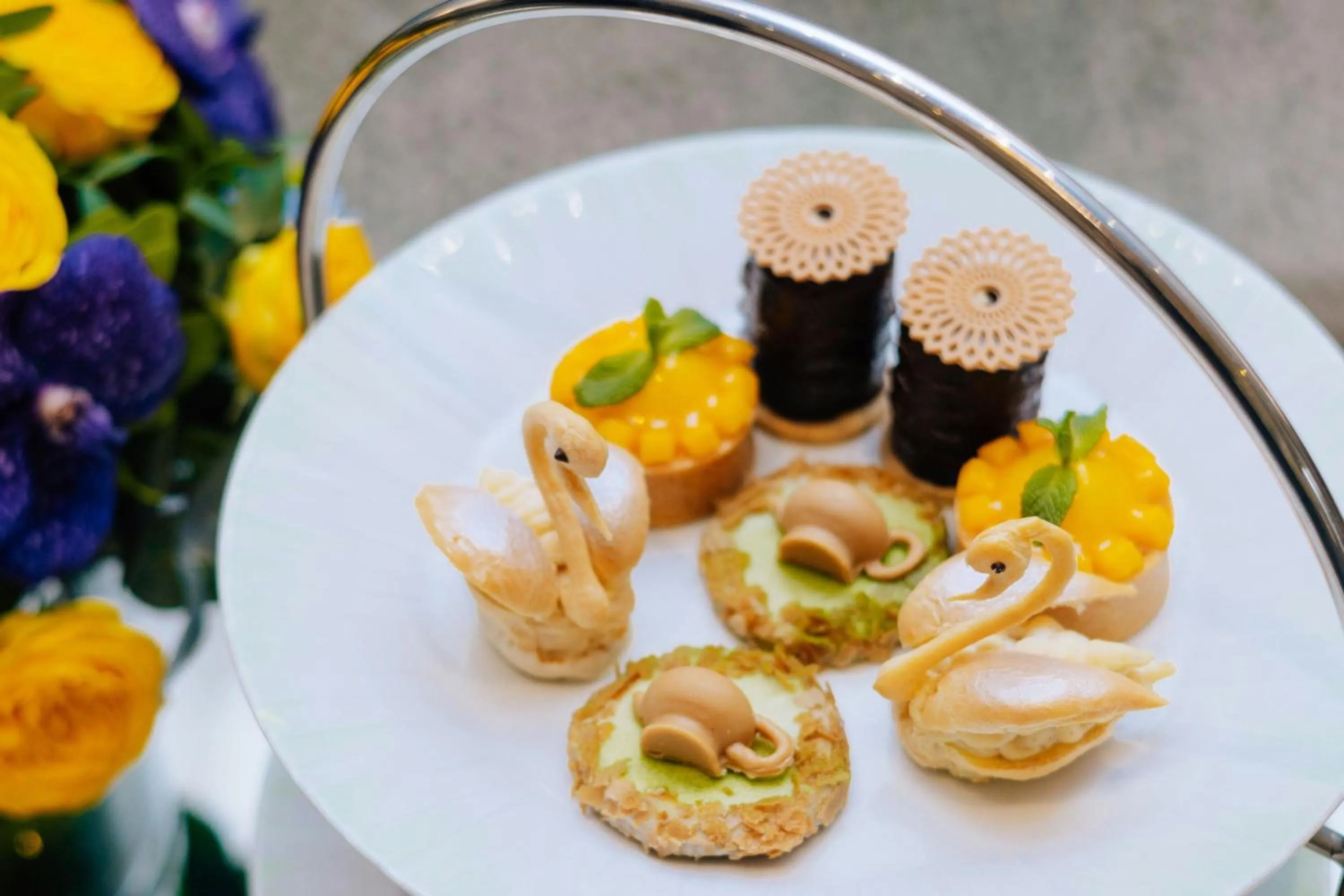 Restaurant/places to eat in The Park Tower Knightsbridge, a Luxury Collection Hotel, London