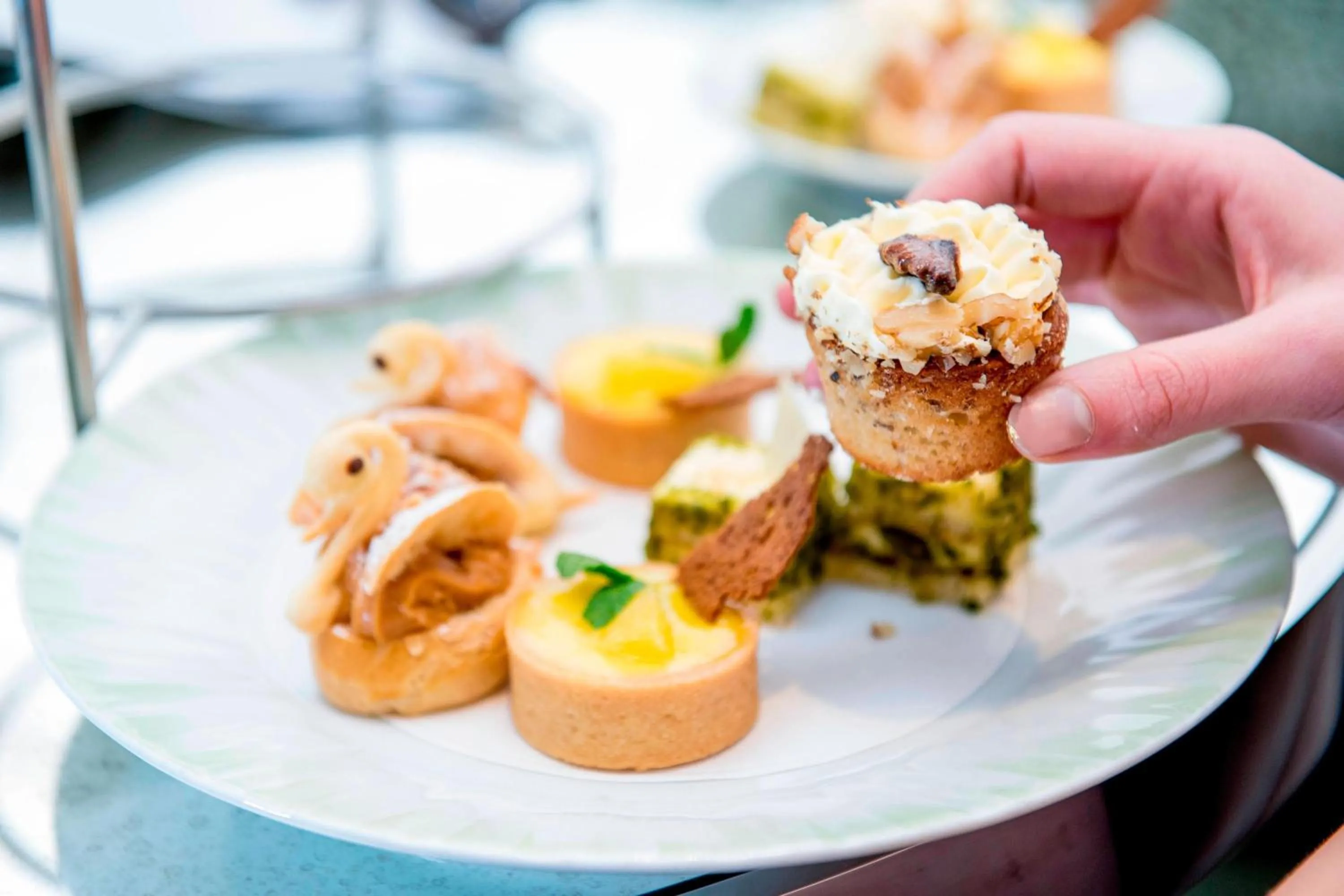 Lounge or bar in The Park Tower Knightsbridge, a Luxury Collection Hotel, London