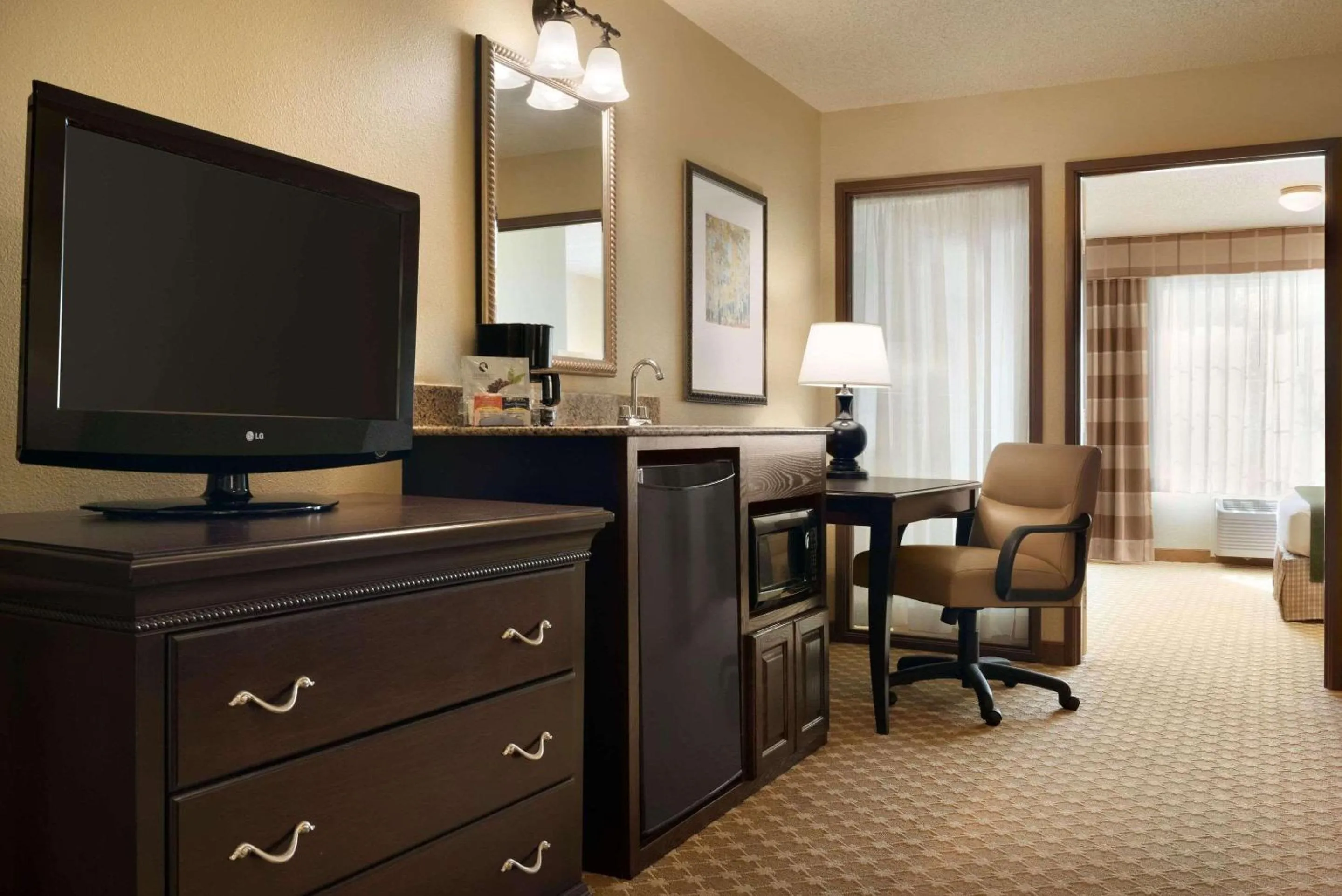 Bedroom in Country Inn & Suites by Radisson, Chanhassen, MN