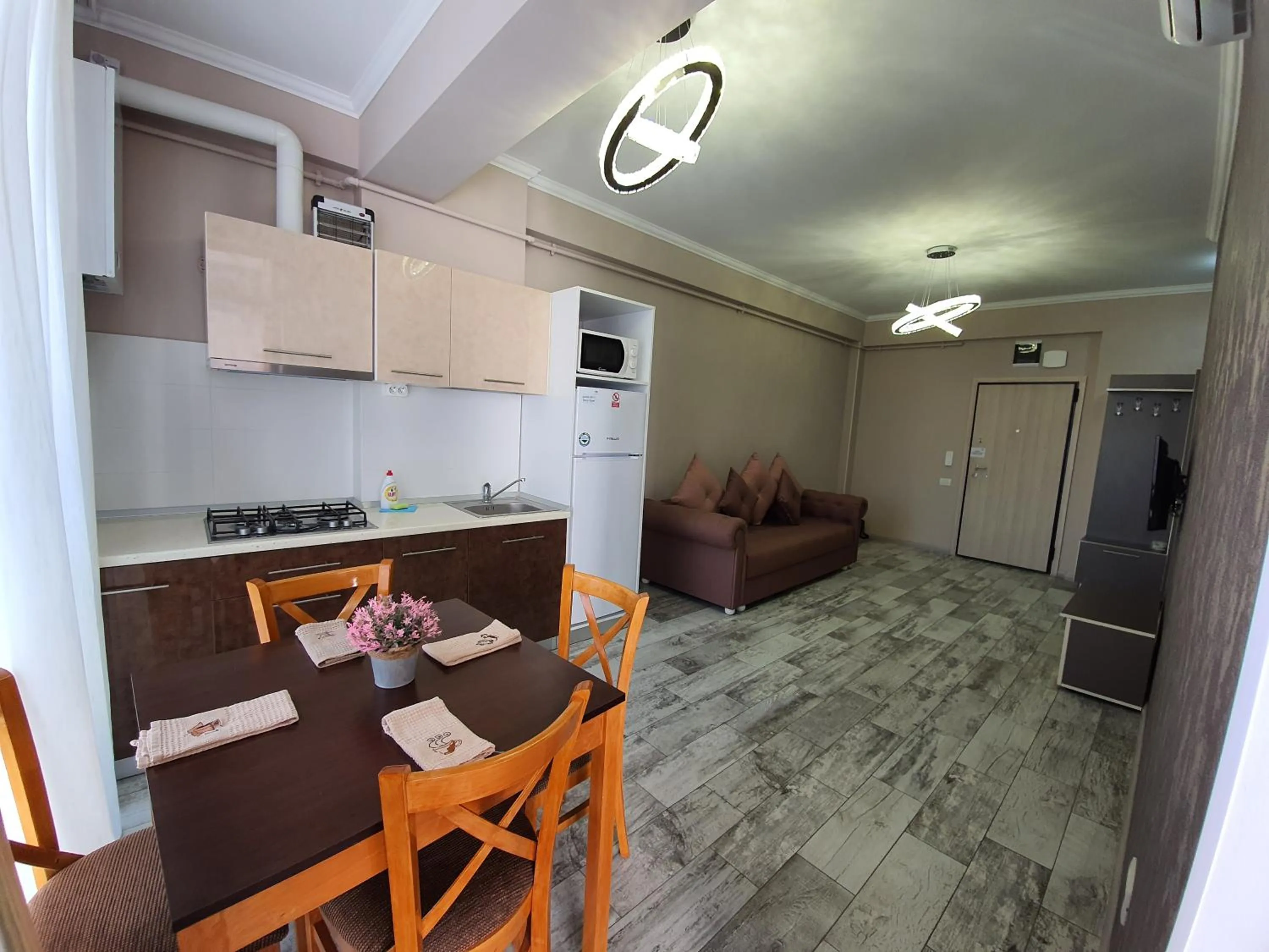 Living room in Lotus 7 Silver