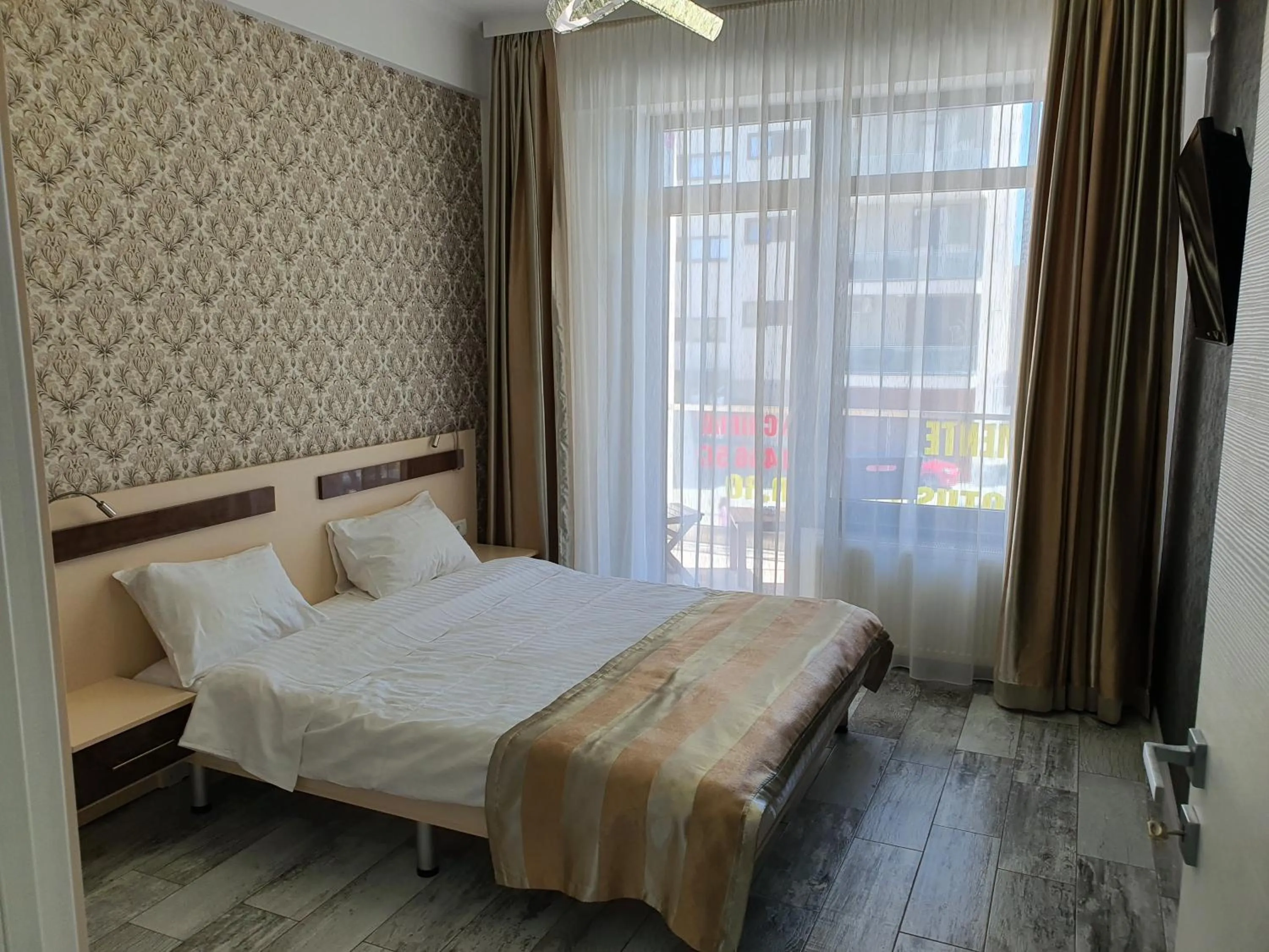 Bed in Lotus 7 Silver