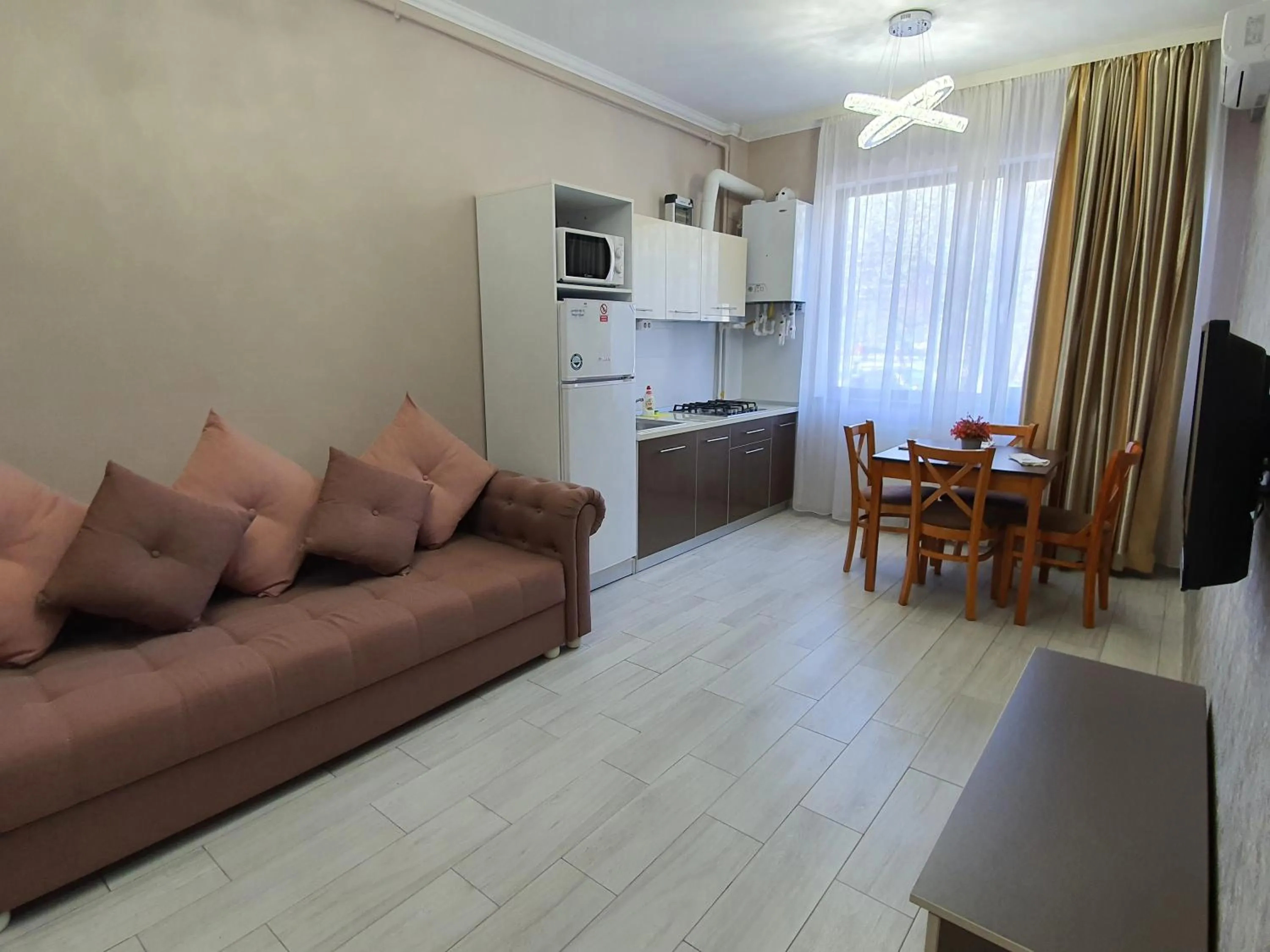 Living room in Lotus 7 Silver