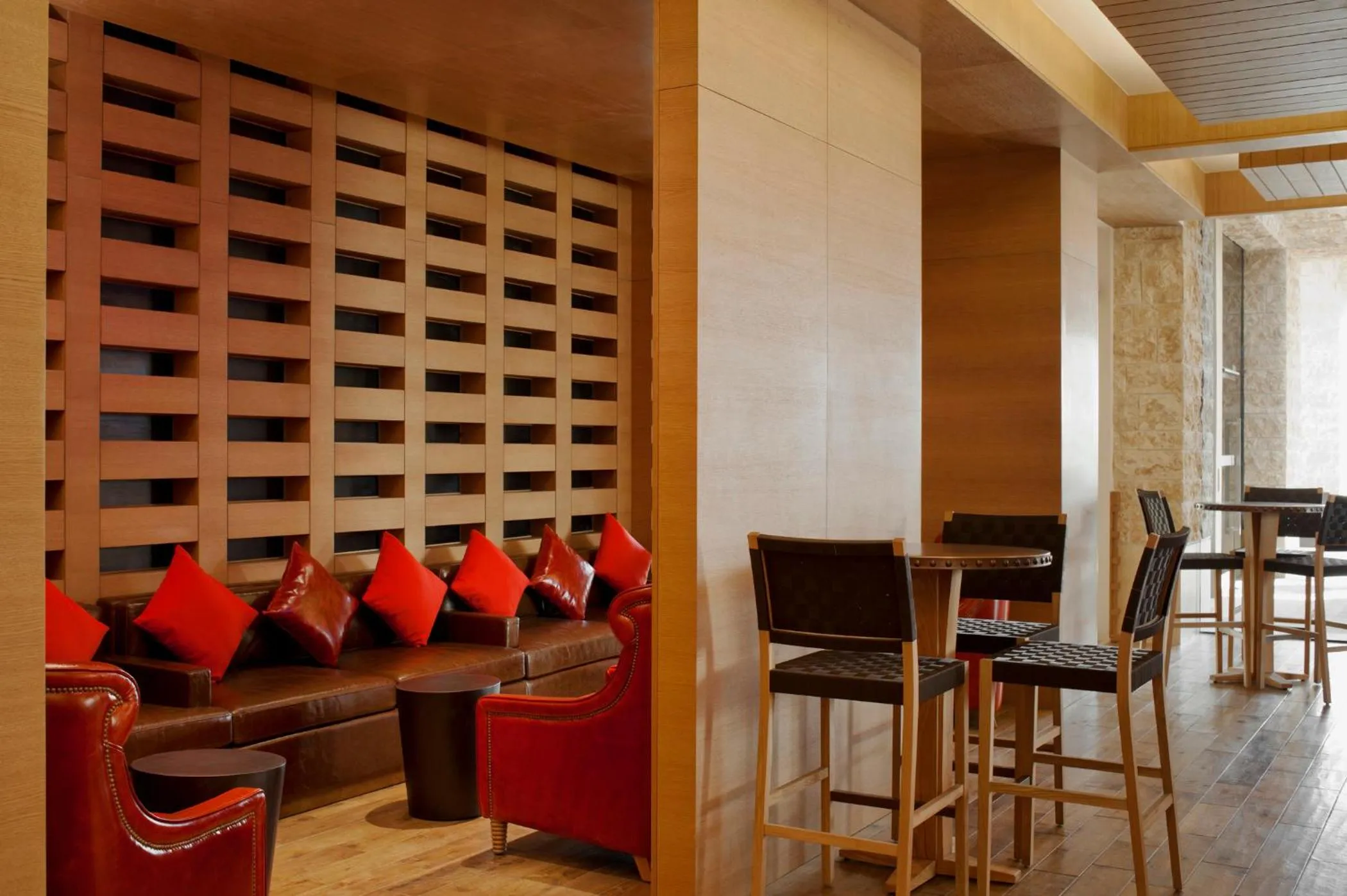 Lounge or bar in VOGO Abu Dhabi Golf Resort & Spa Formerly The Westin Abu Dhabi Golf Resort & Spa