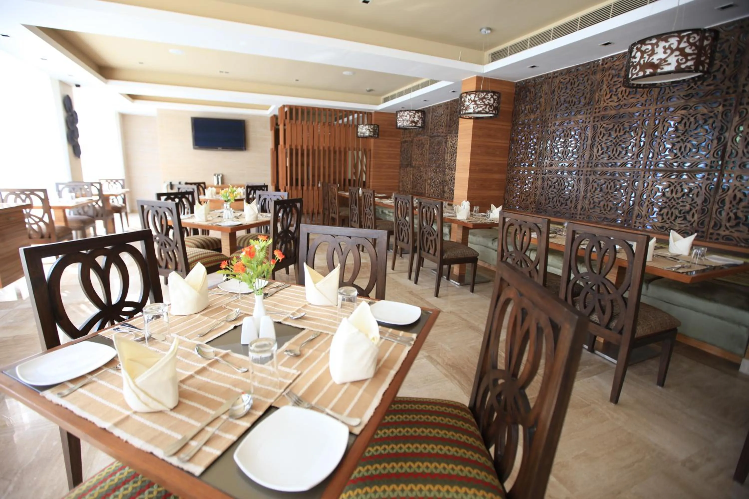 Restaurant/places to eat in Hotel Riverview