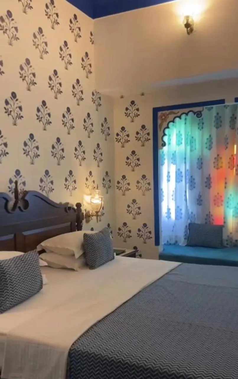 Bed in Mahendra Prakash