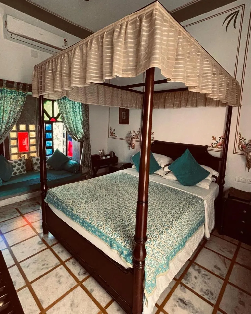 Bed in Mahendra Prakash