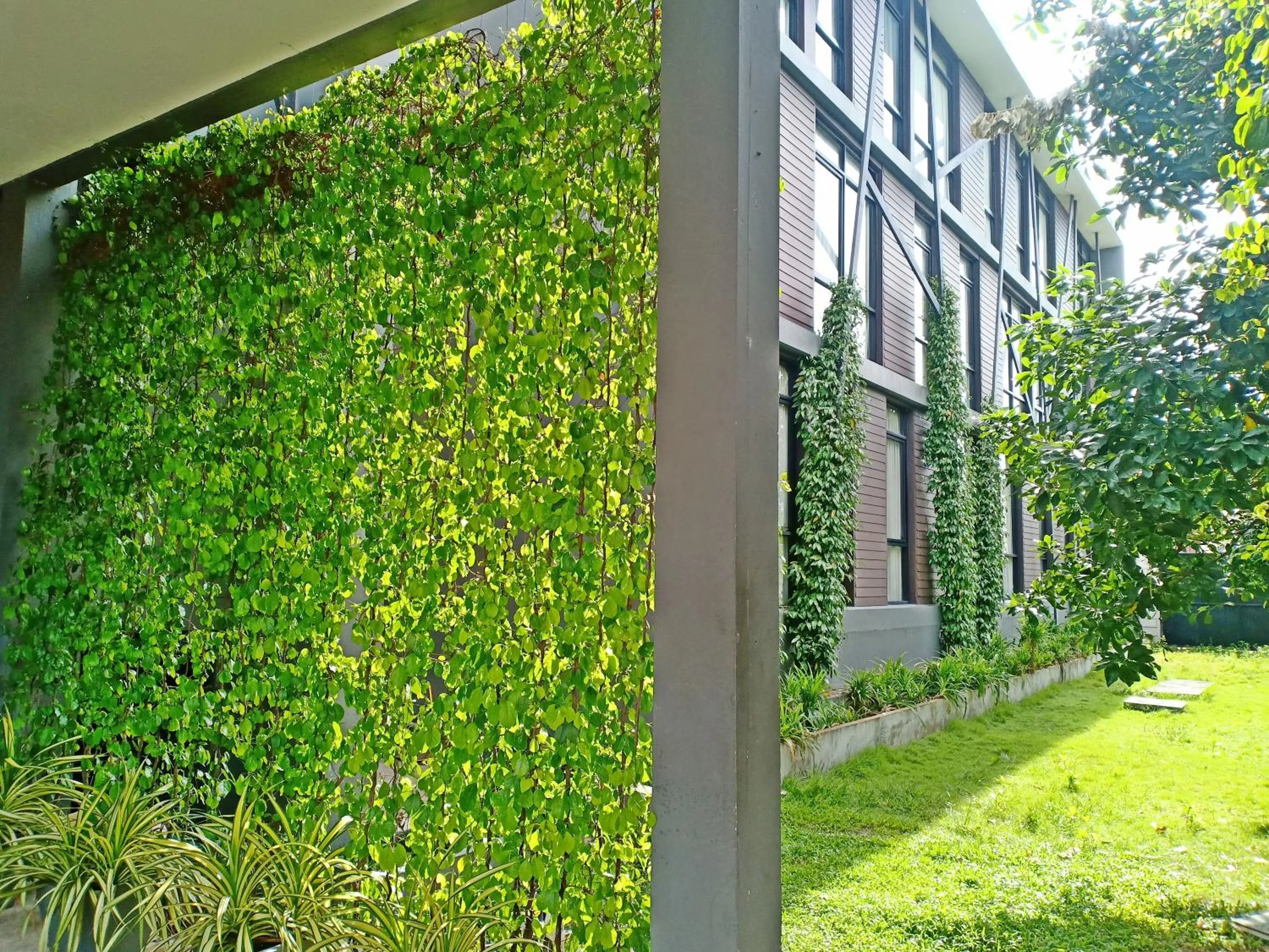 Garden in Vismaya Suvarnabhumi Hotel