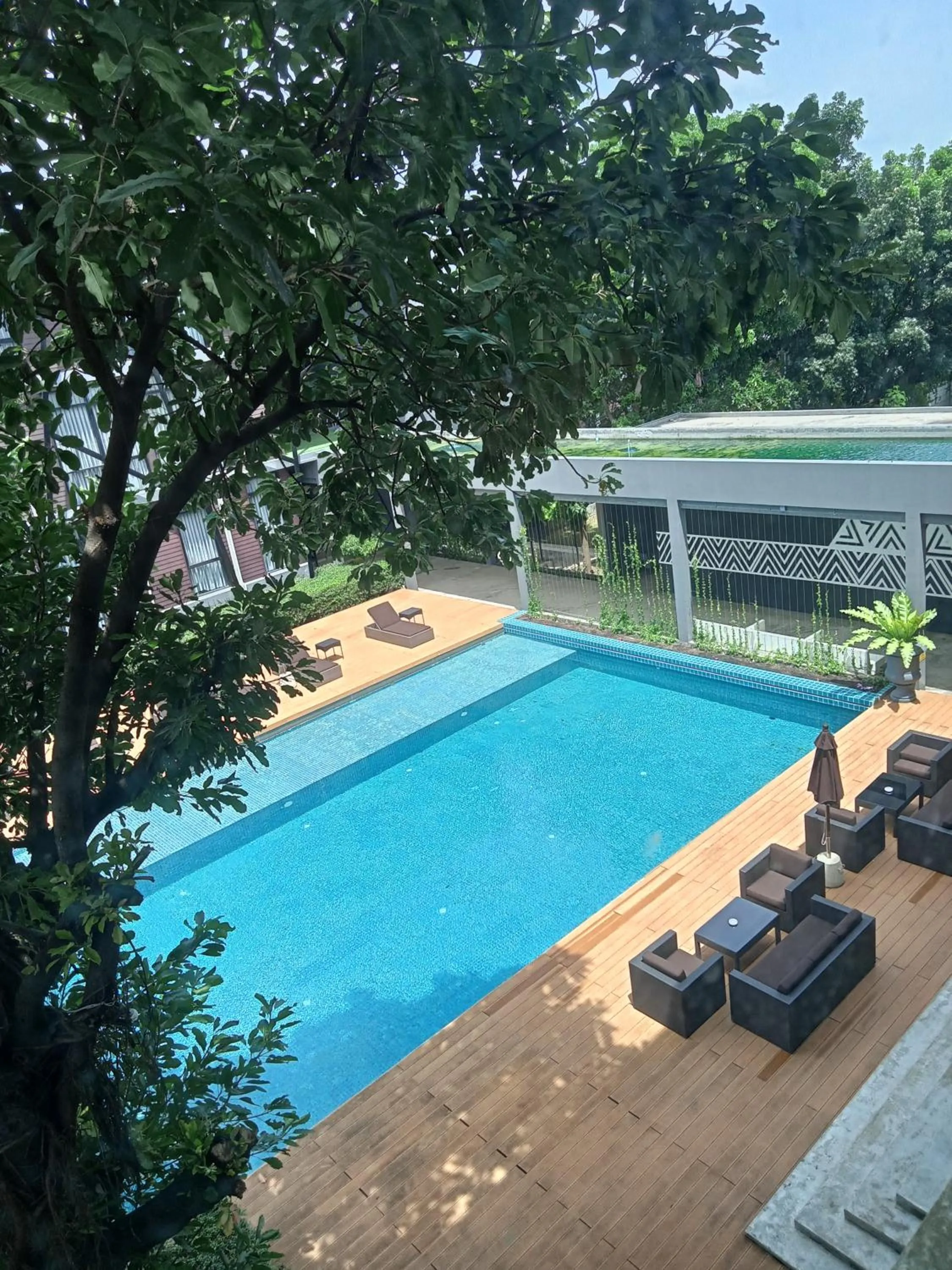 Swimming pool in Vismaya Suvarnabhumi Hotel