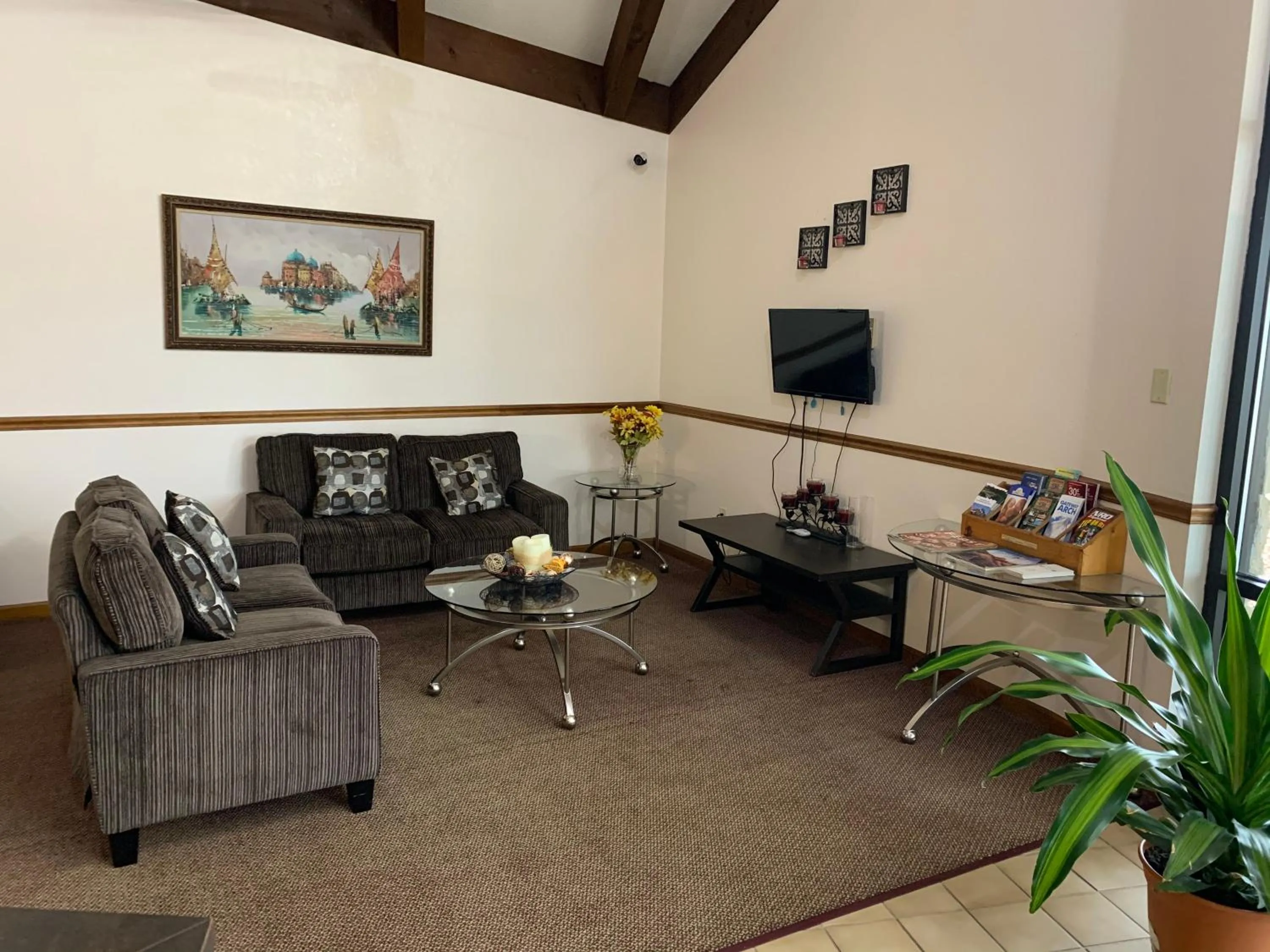 Lobby or reception in Owensville Inn