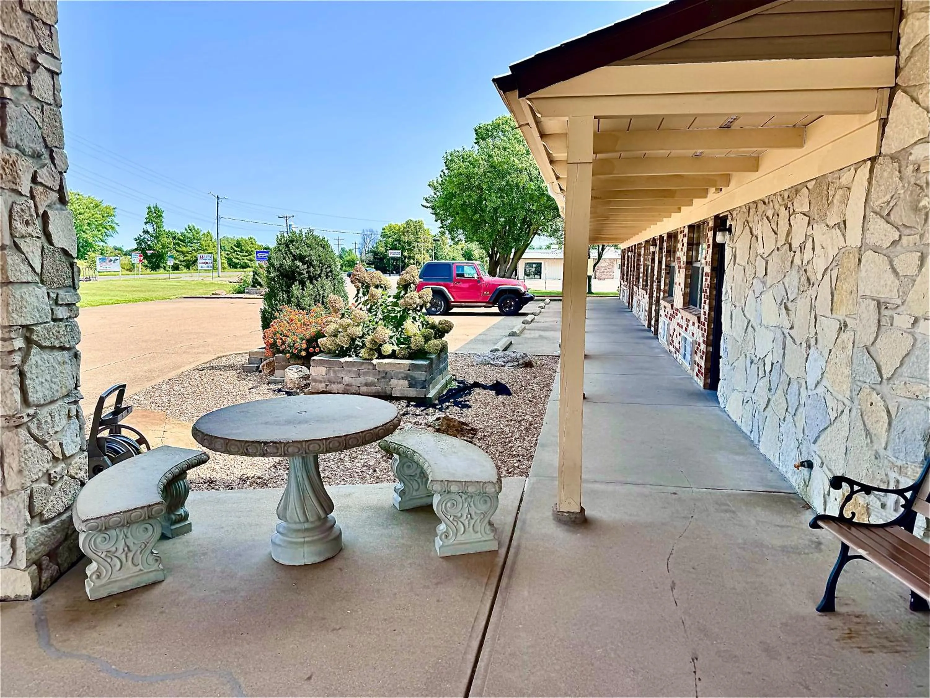 Seating area in Owensville Inn