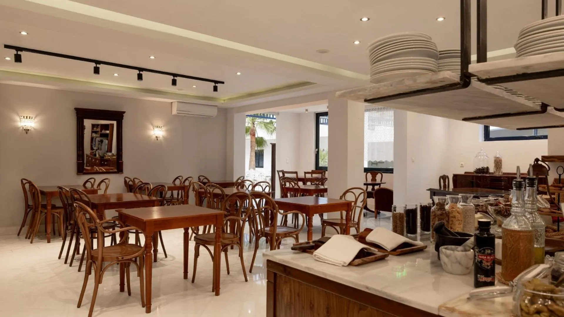 Dining area in Nami Hotel & Suites