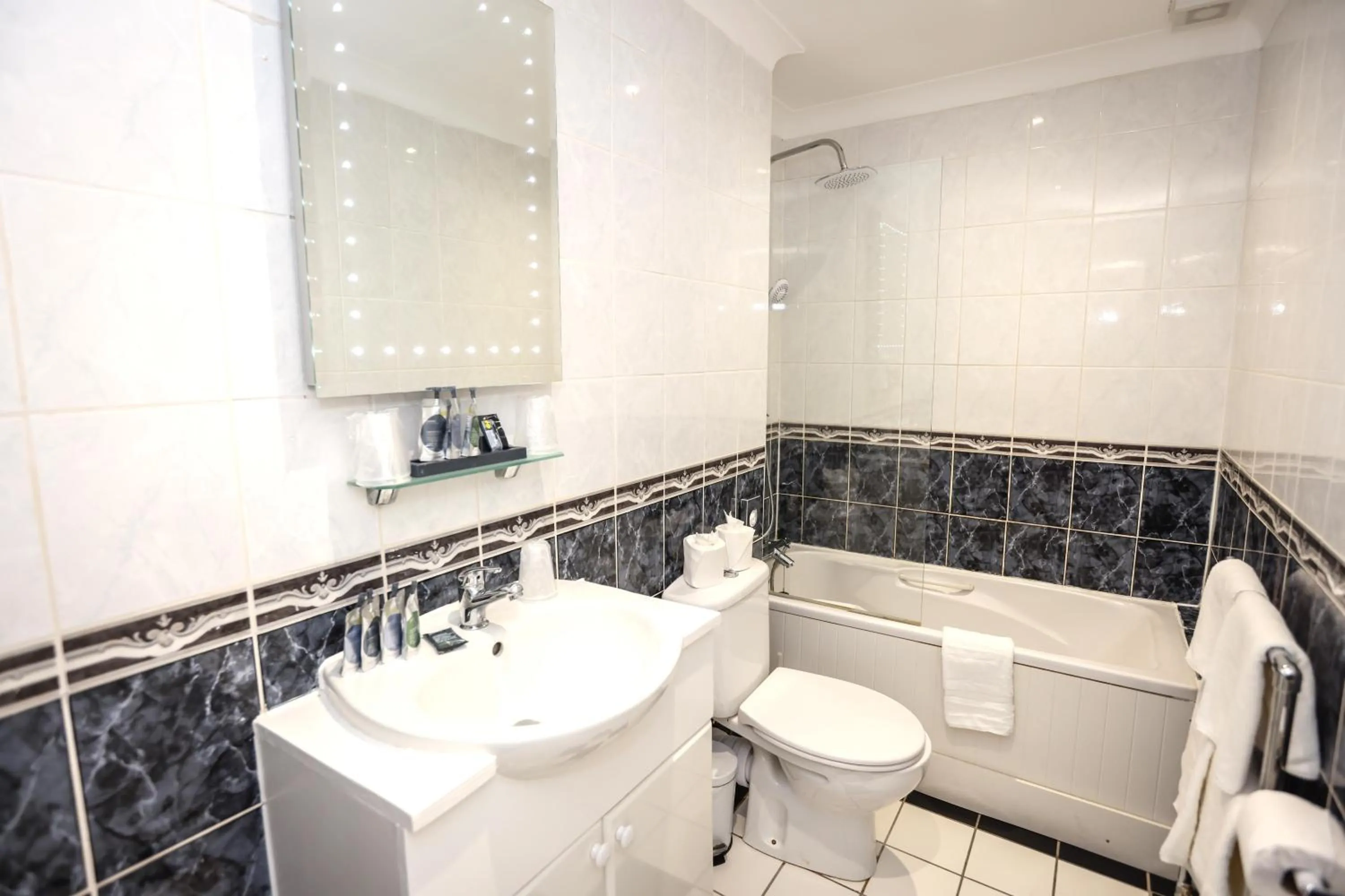 Shower in Ocean Beach Hotel & Spa - OCEANA COLLECTION