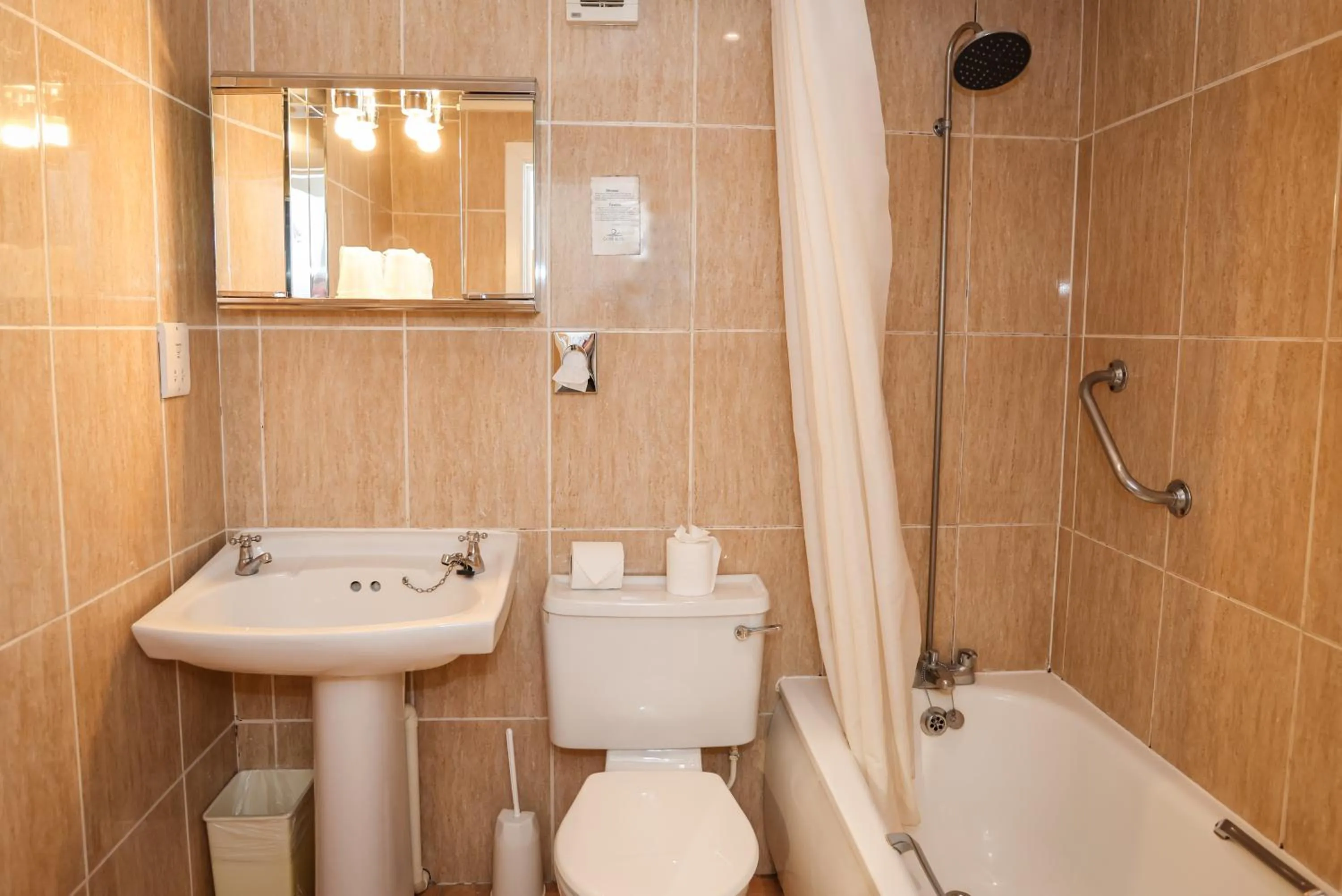 Shower in Ocean Beach Hotel & Spa - OCEANA COLLECTION