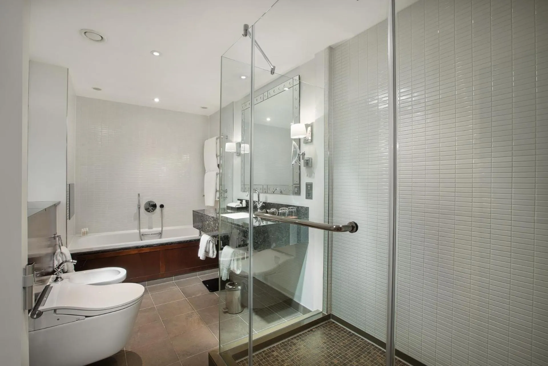 Toilet in The Prince Akatoki London