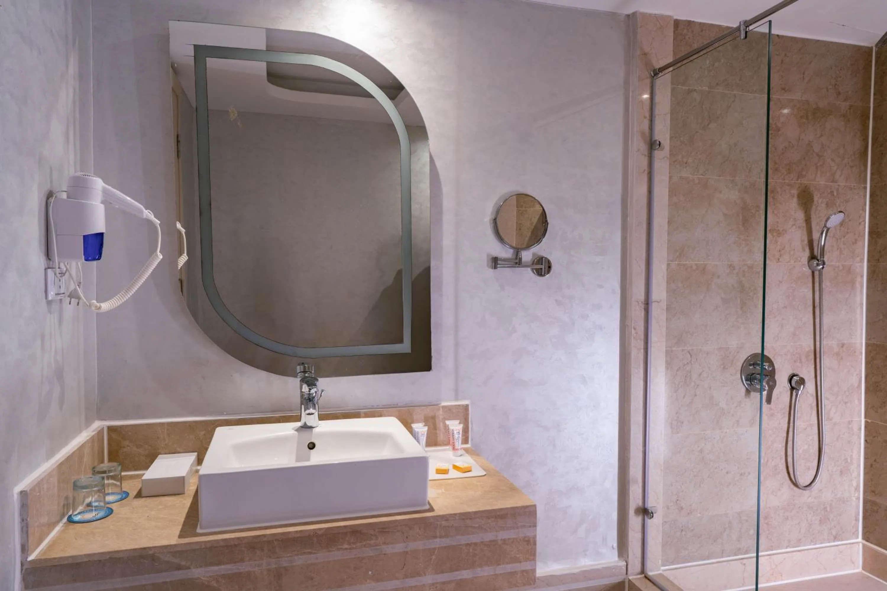 Shower in Bellagio Beach Resort & Spa