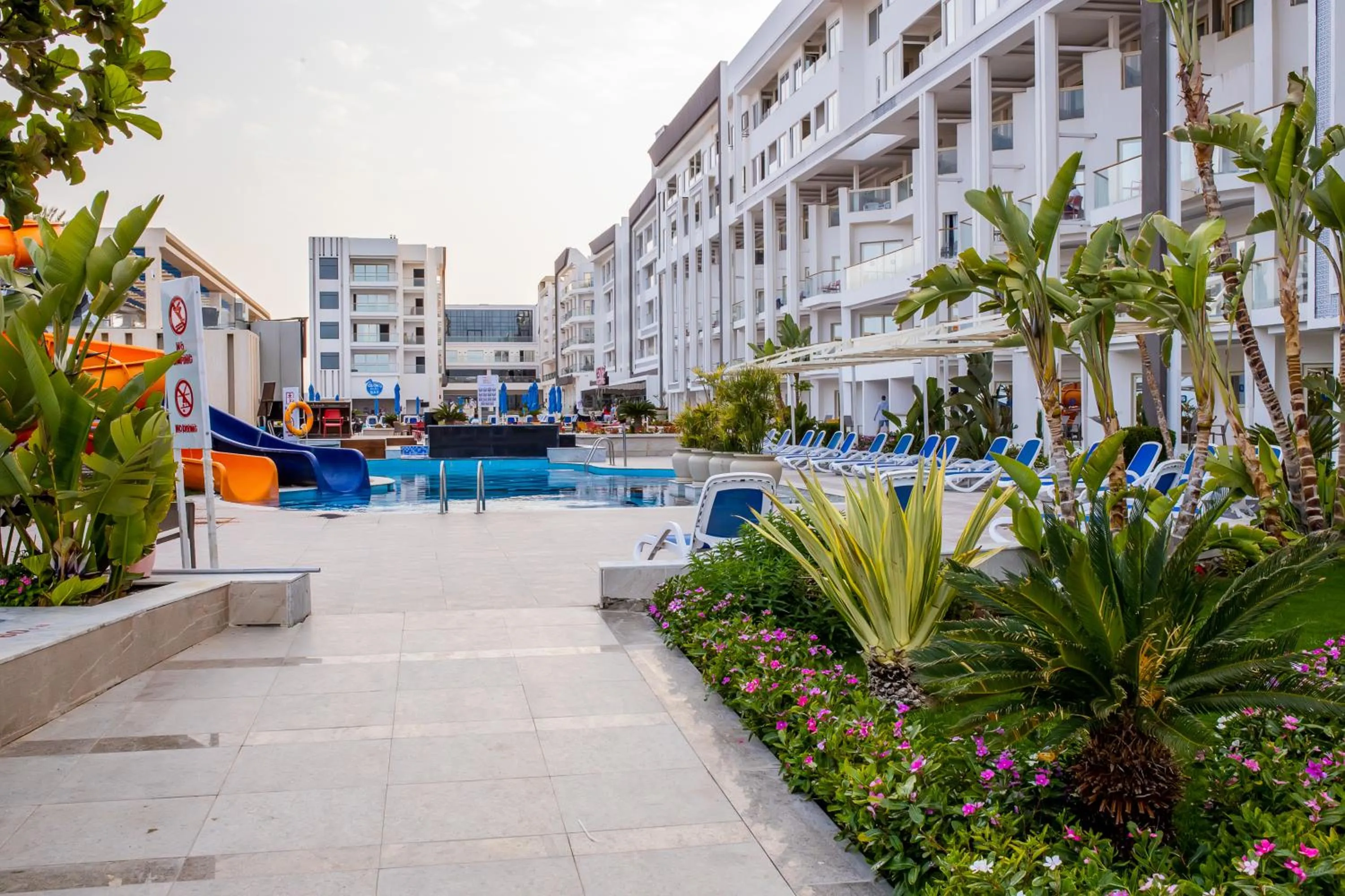 Property building in Bellagio Beach Resort & Spa