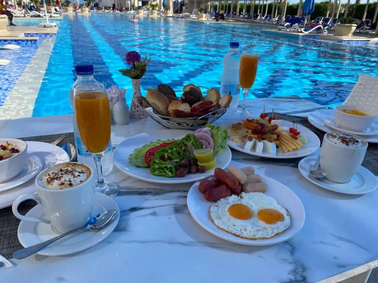 Restaurant/places to eat in Bellagio Beach Resort & Spa