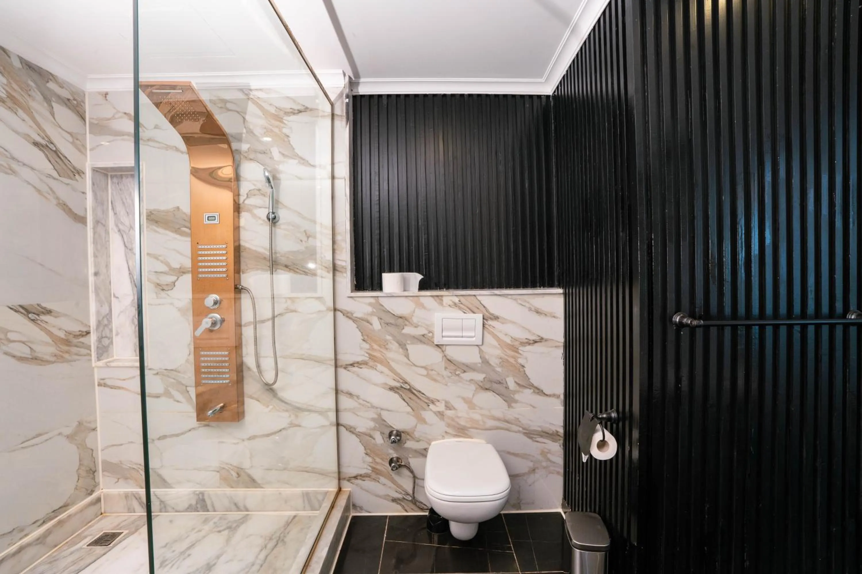 Shower in Bellagio Beach Resort & Spa