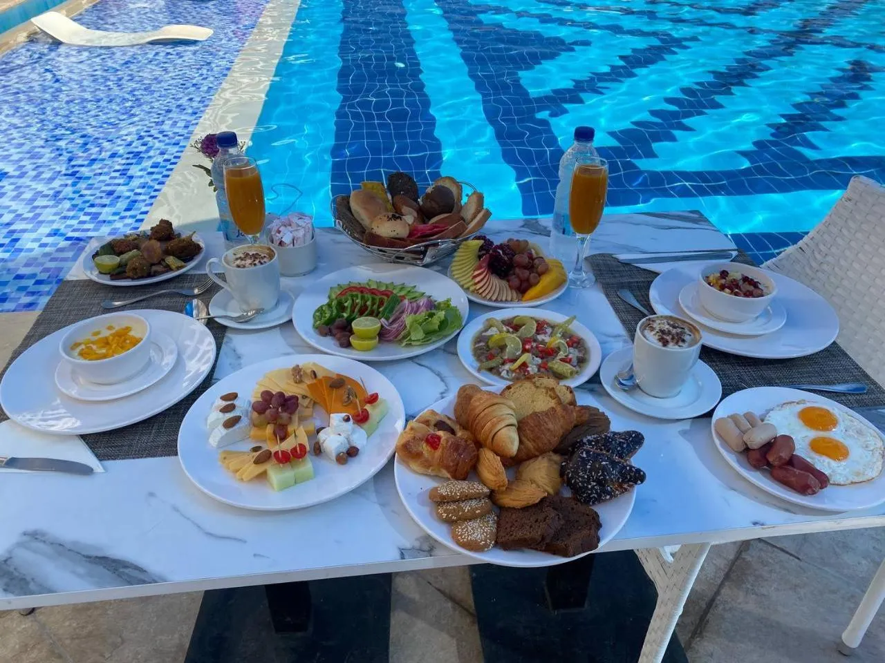 Restaurant/places to eat in Bellagio Beach Resort & Spa