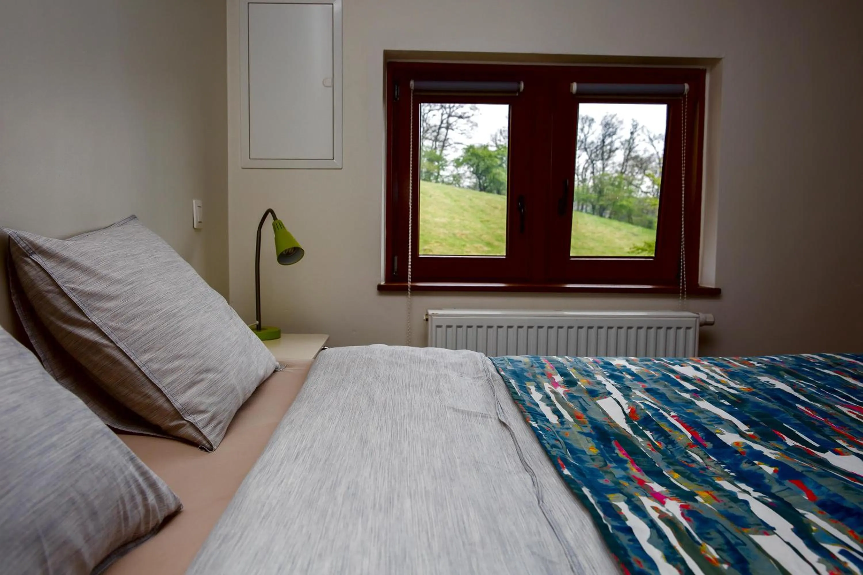 Decorative detail, Bed in B&B Ferme de Leuze Rustieke Gîtes nabij Durbuy, eigen laadpalen