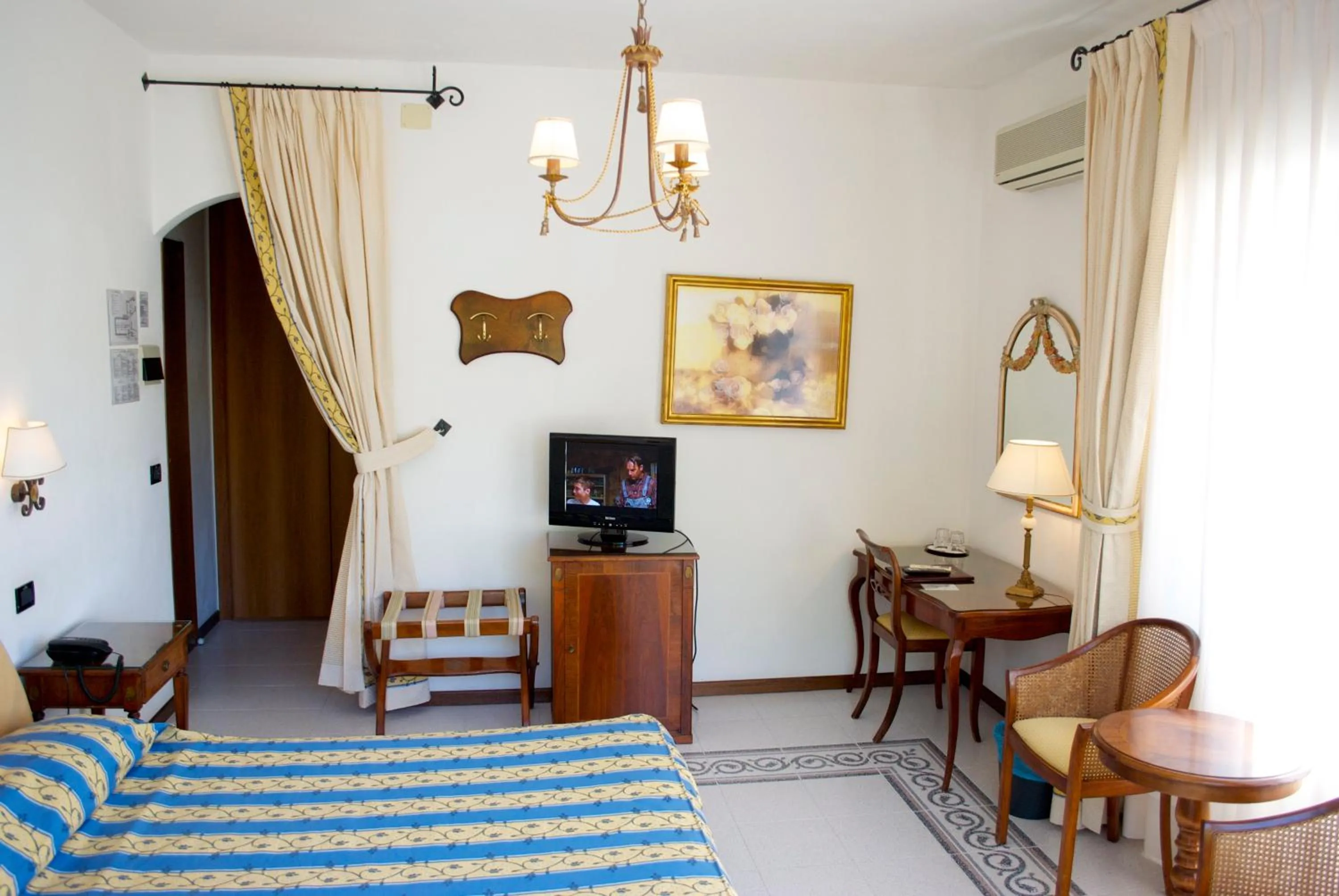 Day, Bed in Hotel Miramare