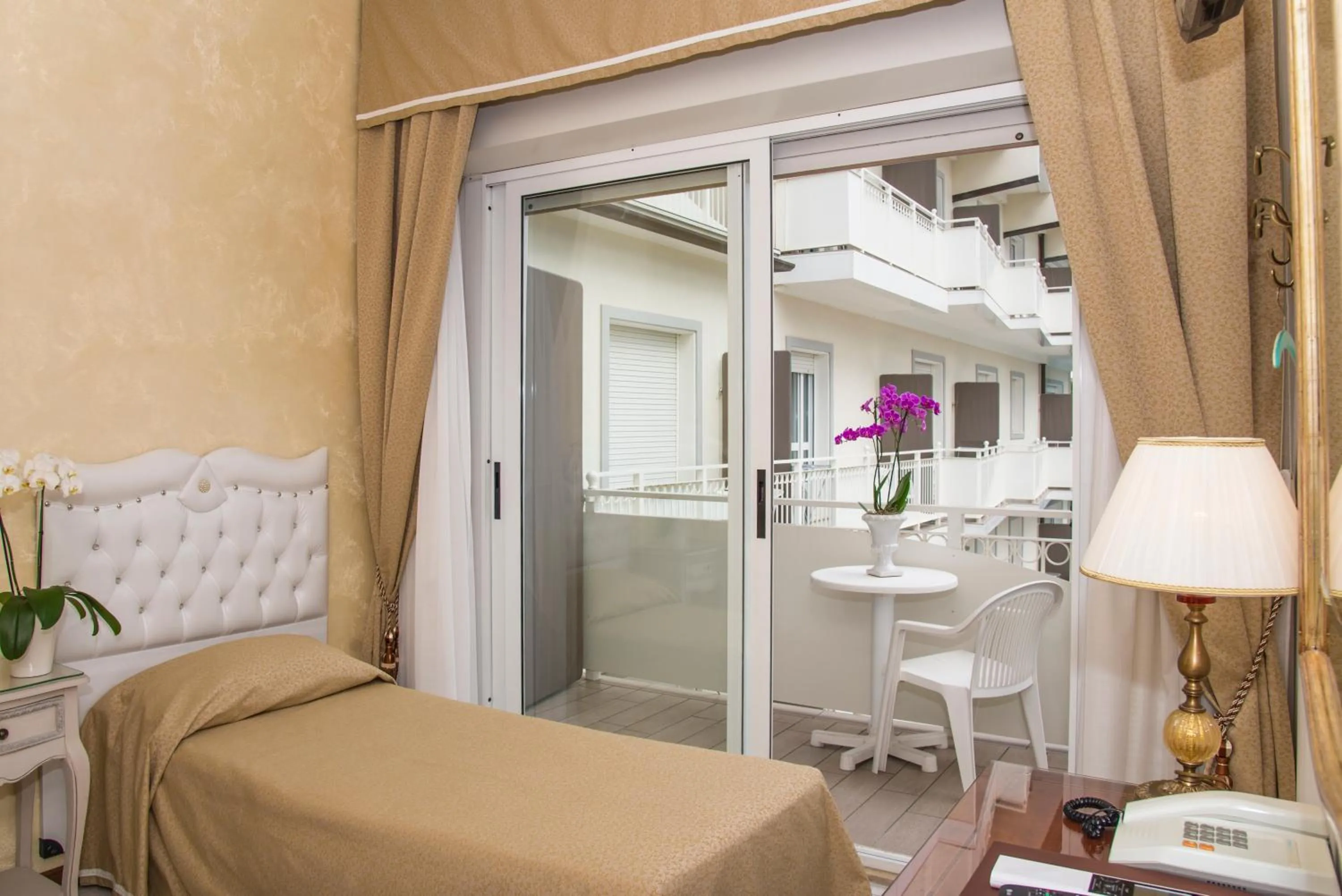 Photo of the whole room in Hotel Miramare