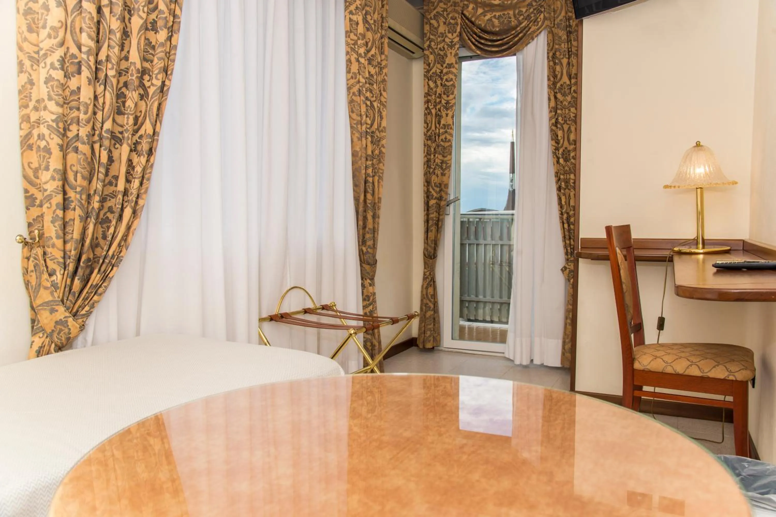 Day, Bed in Hotel Miramare