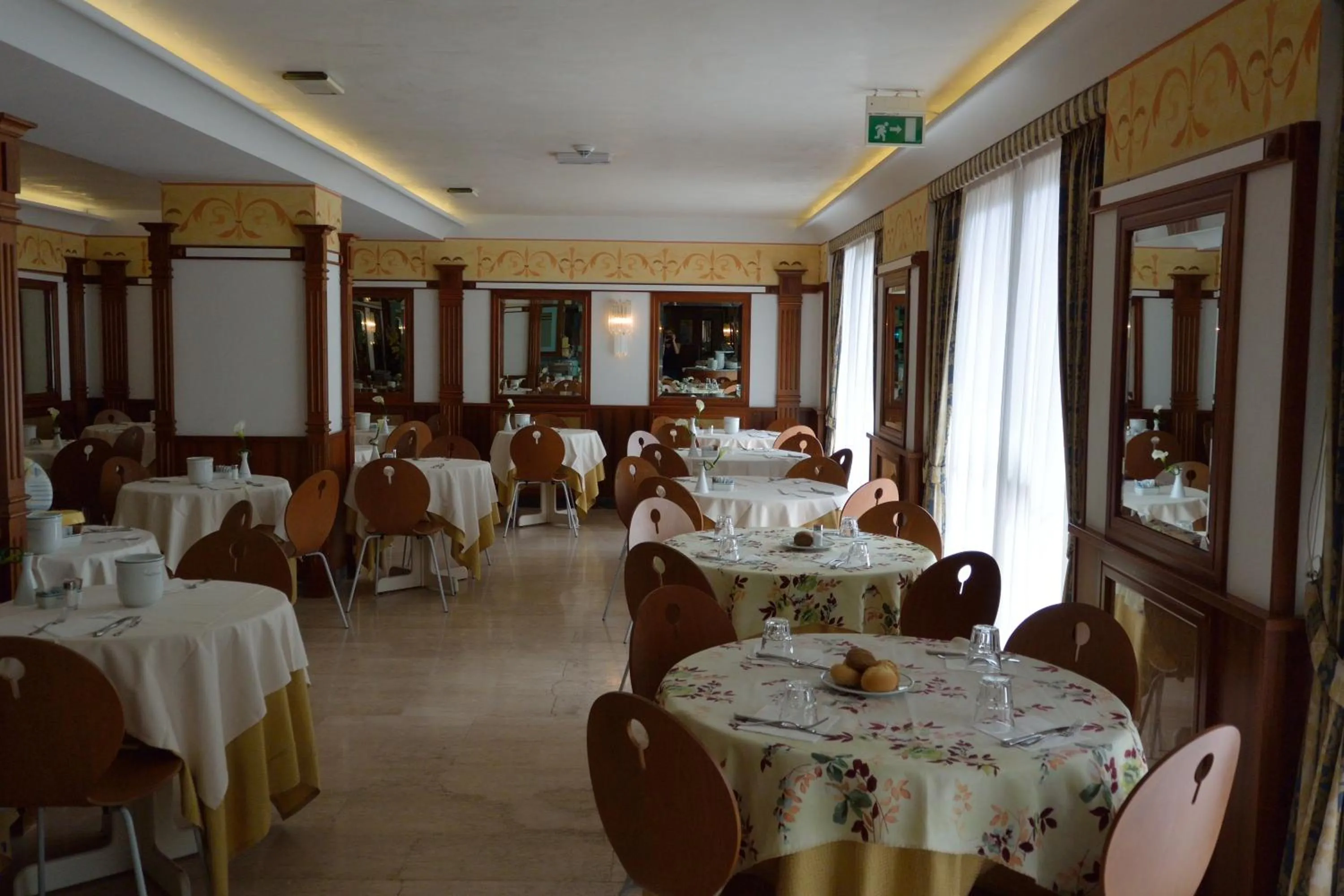 Restaurant/places to eat in Hotel Miramare